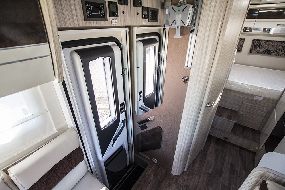 Camper Semintegrale 4 posti Elnagh T-Loft 450