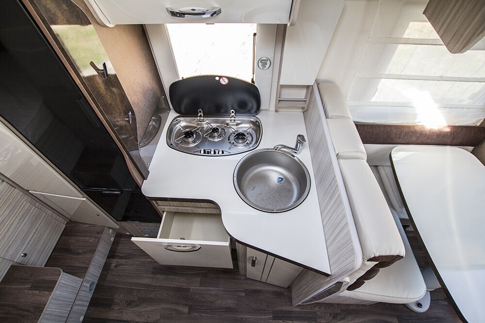 Camper Semintegrale 4 posti Elnagh T-Loft 450