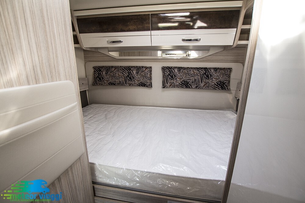 Camper Semintegrale 4 posti Elnagh T-Loft 450