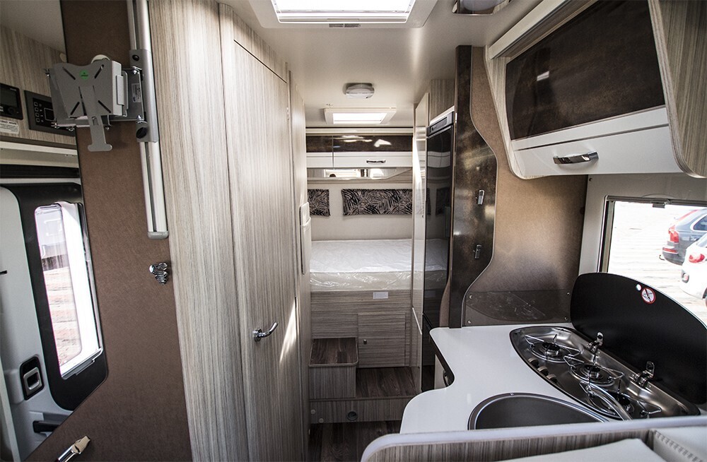 Camper Semintegrale 4 posti Elnagh T-Loft 450