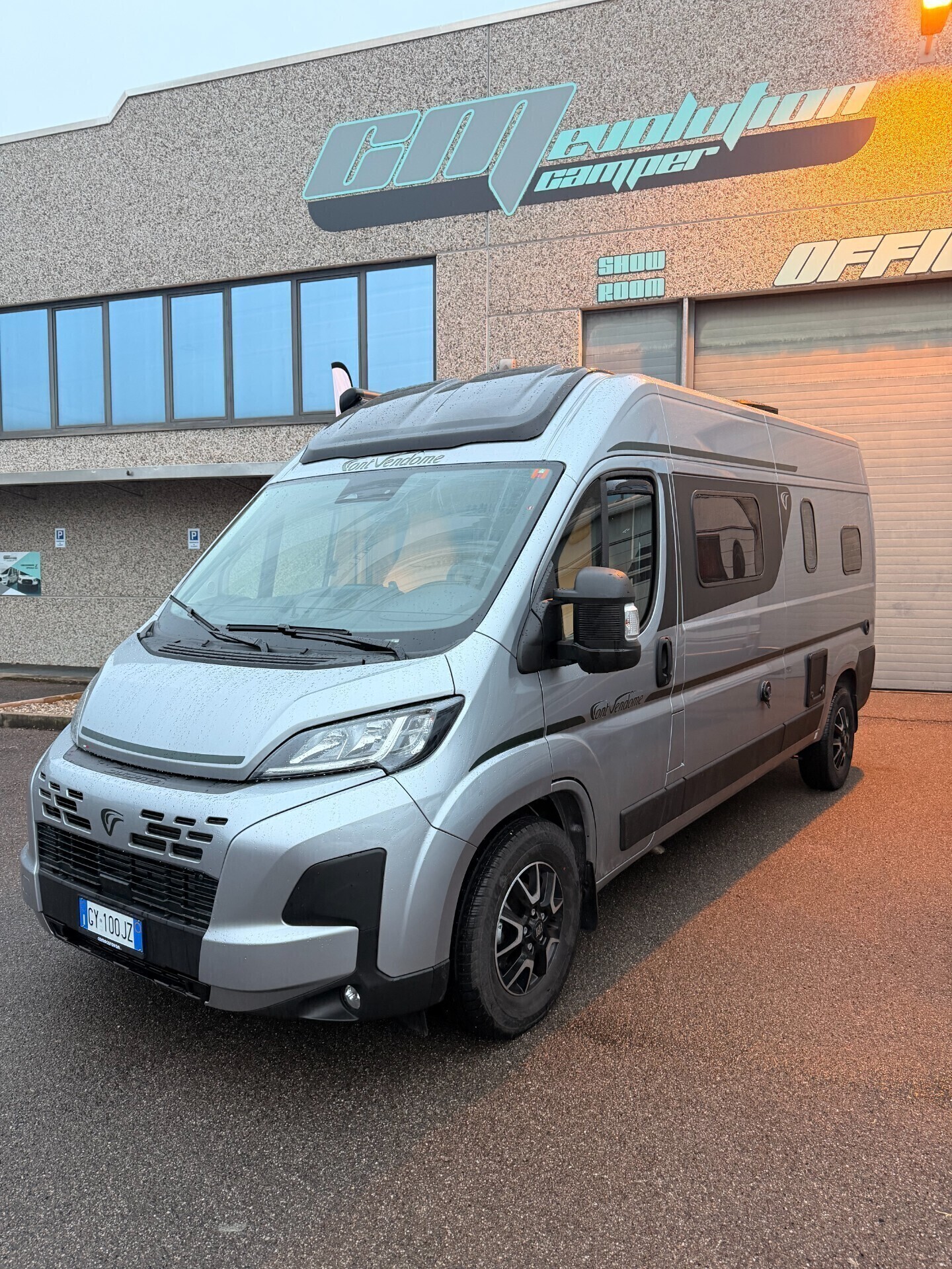 VAN FONT VENDOME HORIZON 305 CON DOPPIO LETTO MATR