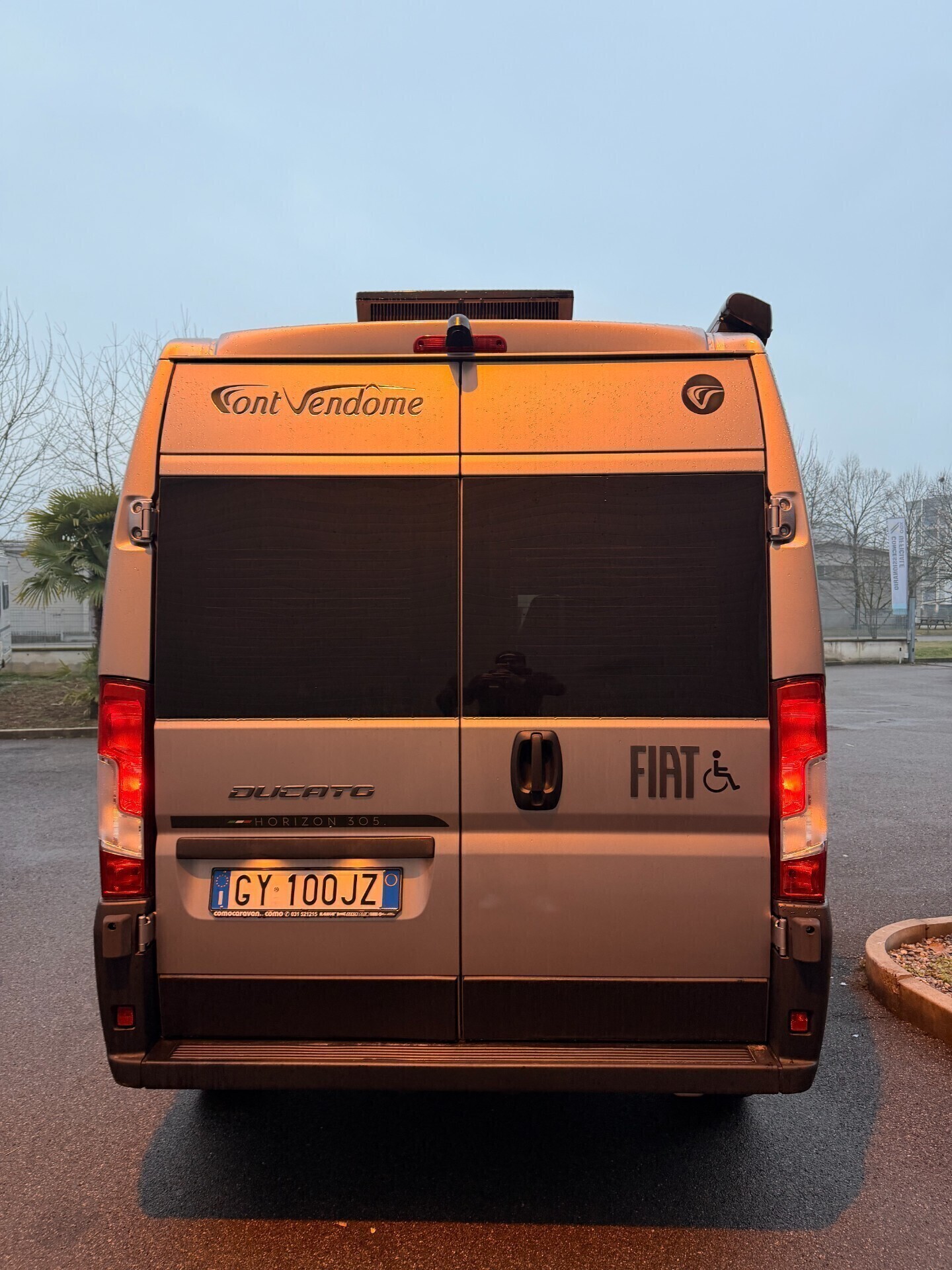 VAN FONT VENDOME HORIZON 305 CON DOPPIO LETTO MATR