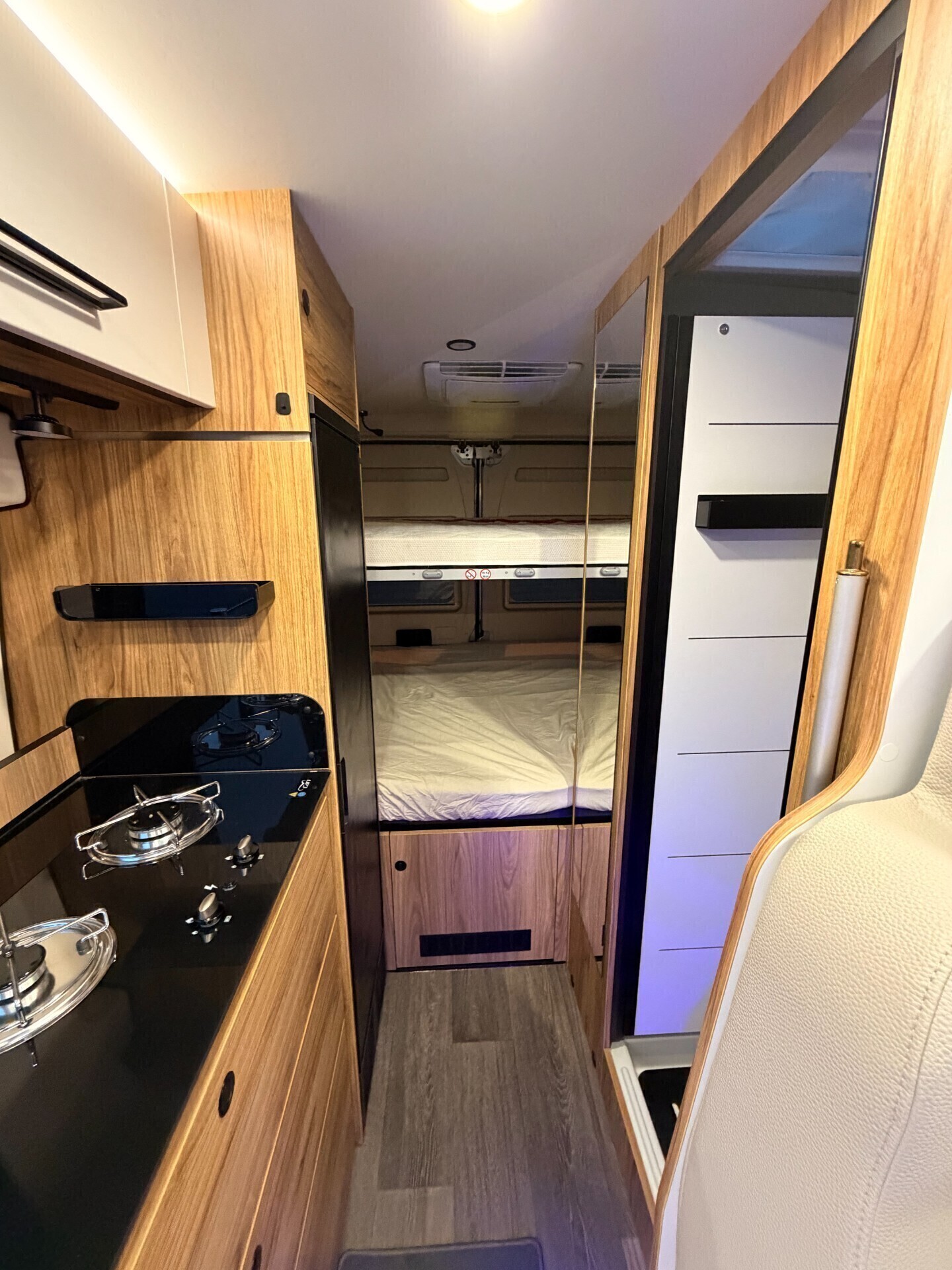 VAN FONT VENDOME HORIZON 305 CON DOPPIO LETTO MATR