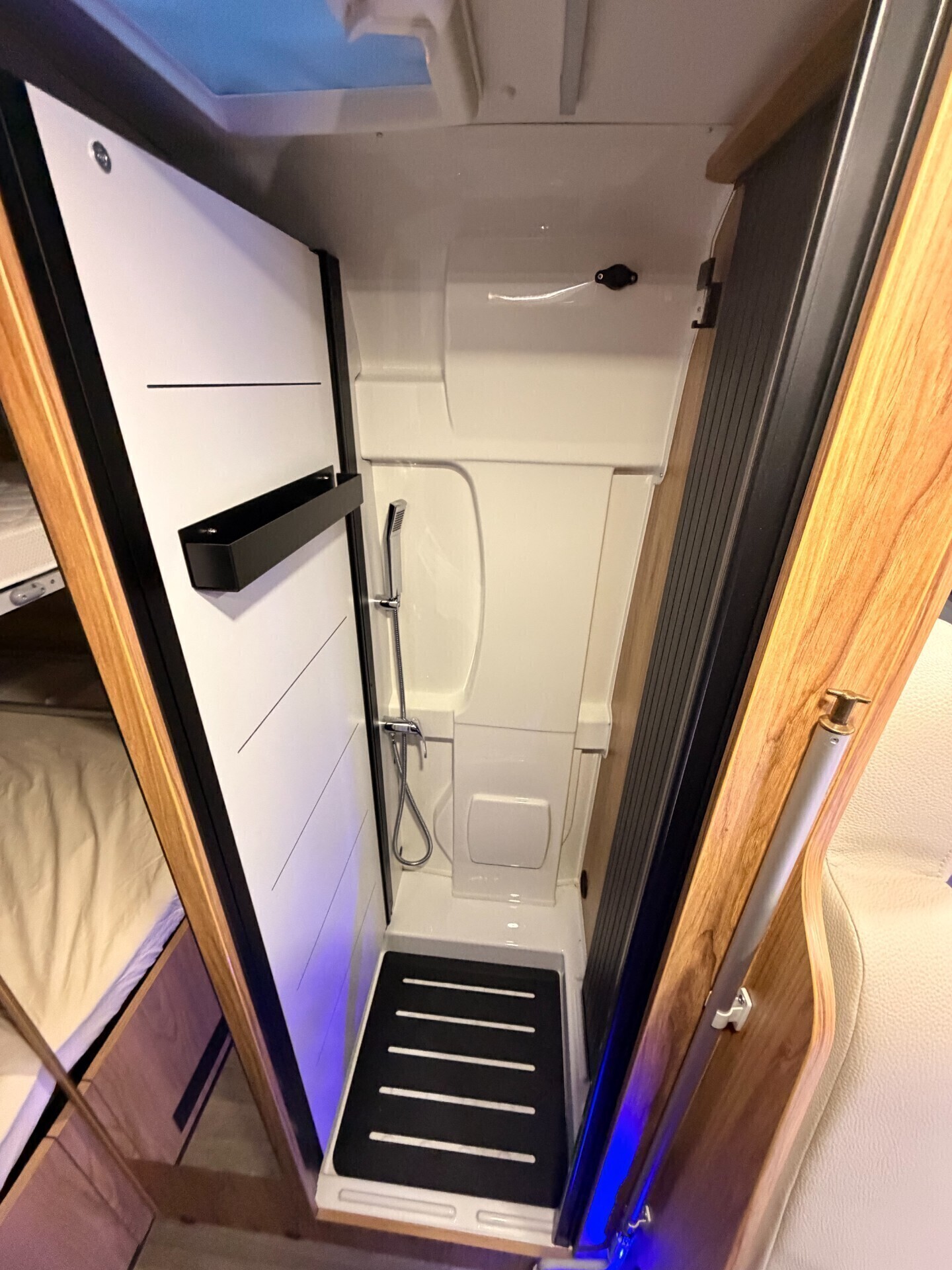 VAN FONT VENDOME HORIZON 305 CON DOPPIO LETTO MATR