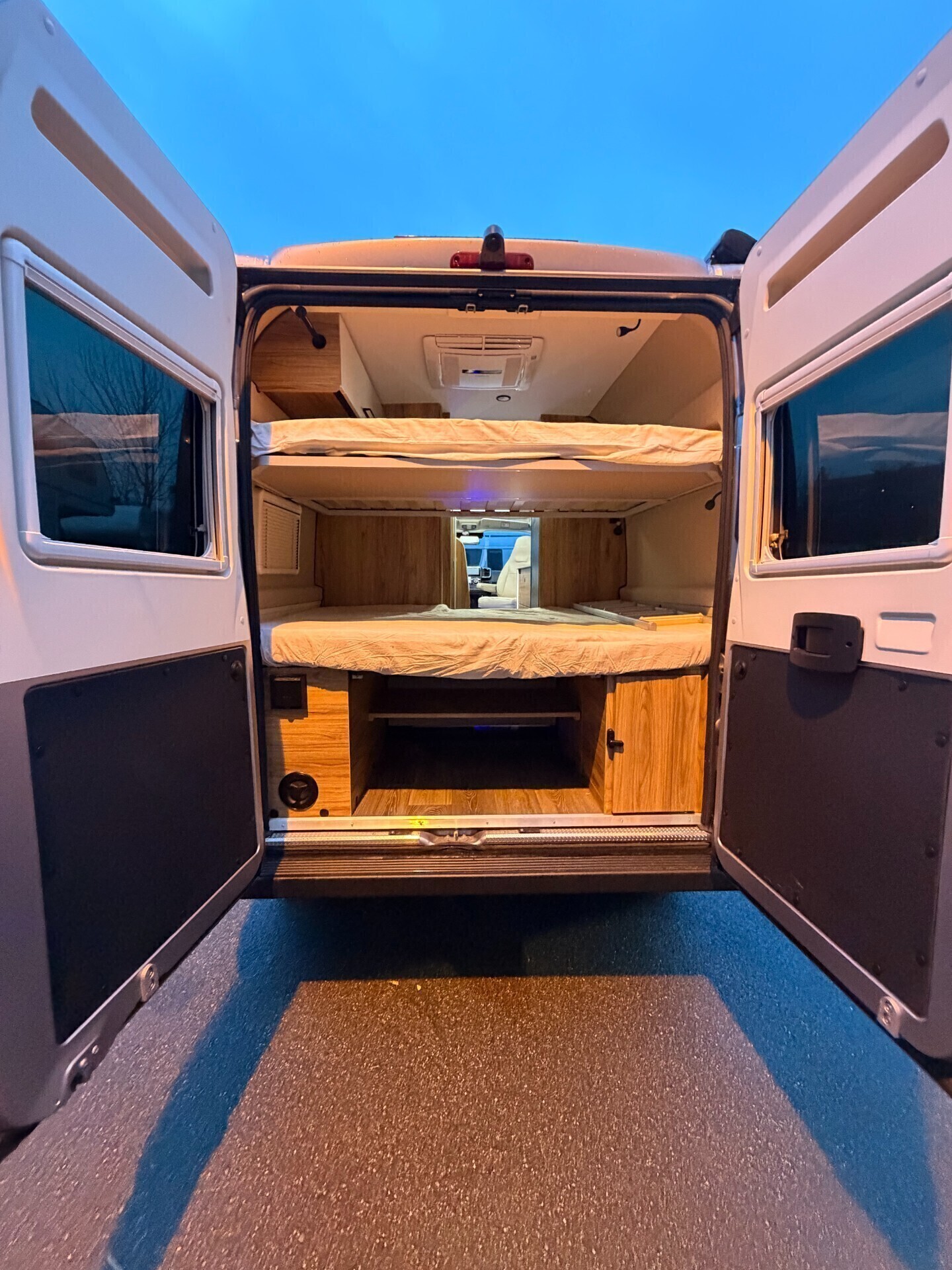 VAN FONT VENDOME HORIZON 305 CON DOPPIO LETTO MATR