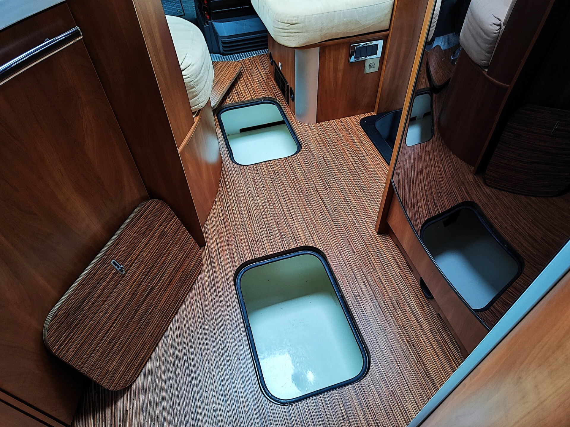 Laika Kreos 7009 - Motorhome con letti gemelli