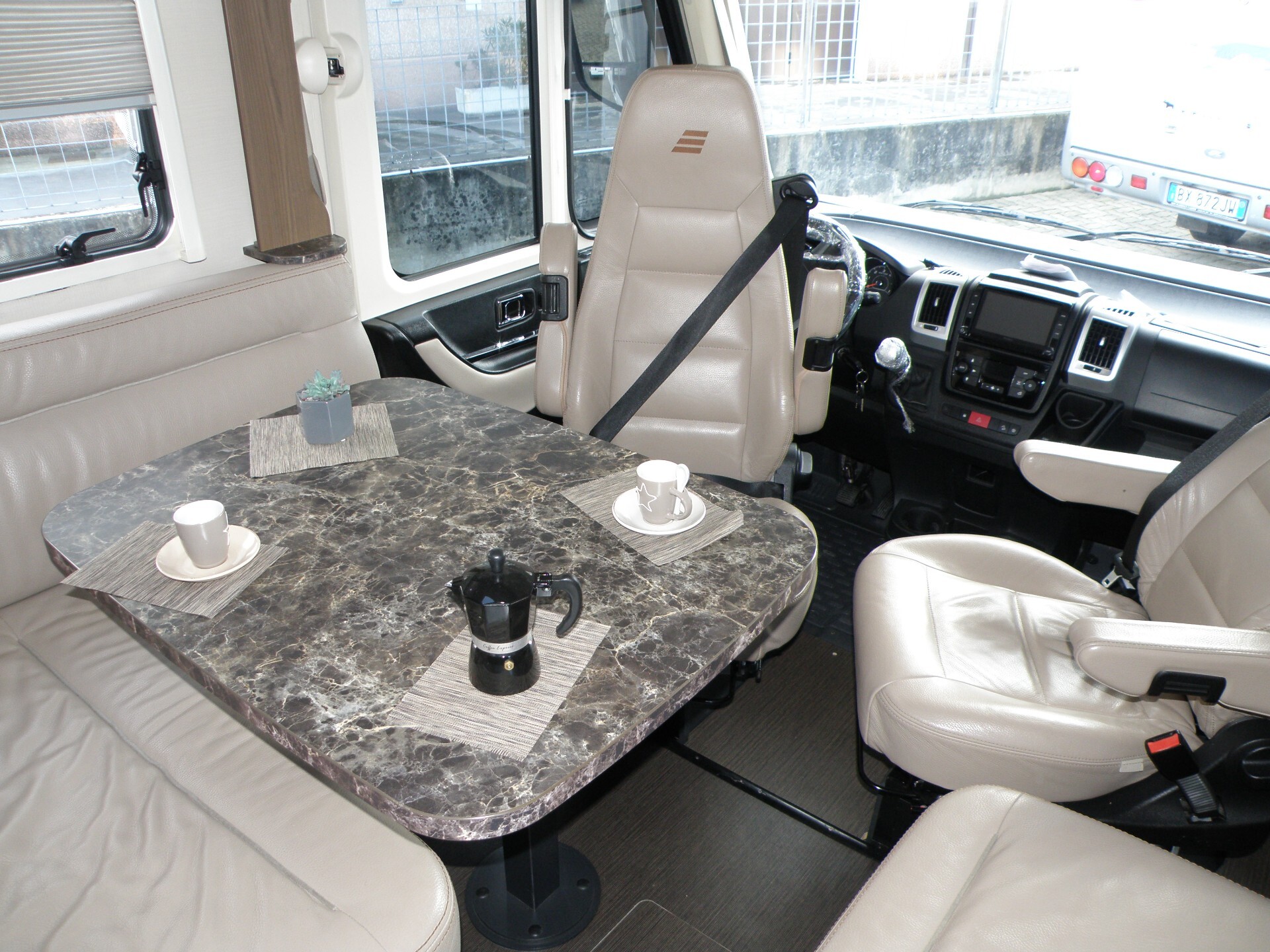 HYMER B 704 LETTO MATRIMONIALE IN CODA