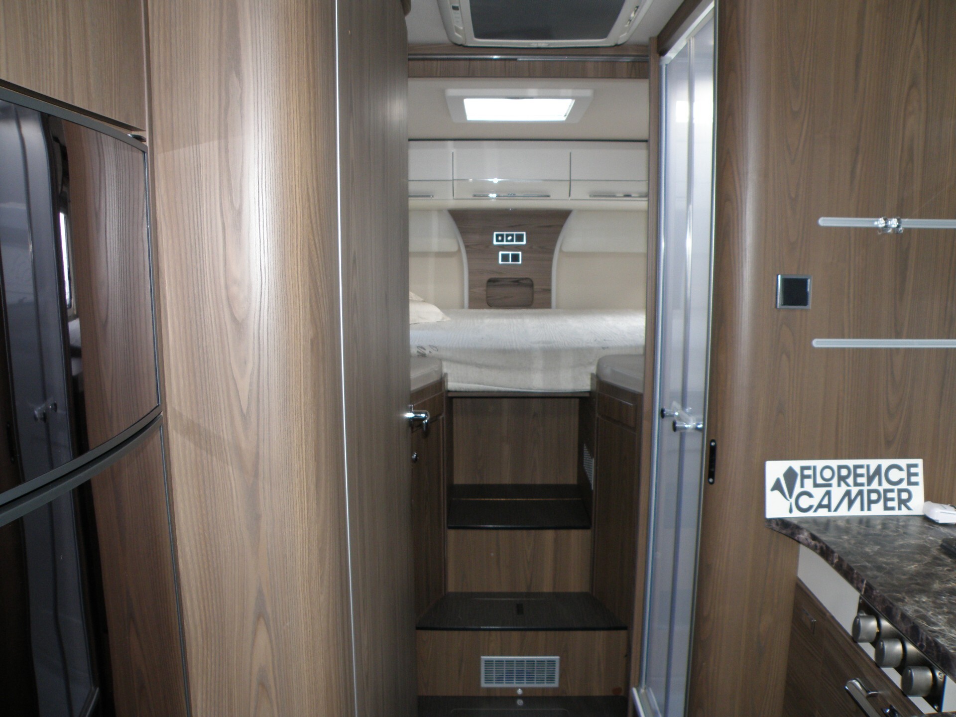 HYMER B 704 LETTO MATRIMONIALE IN CODA