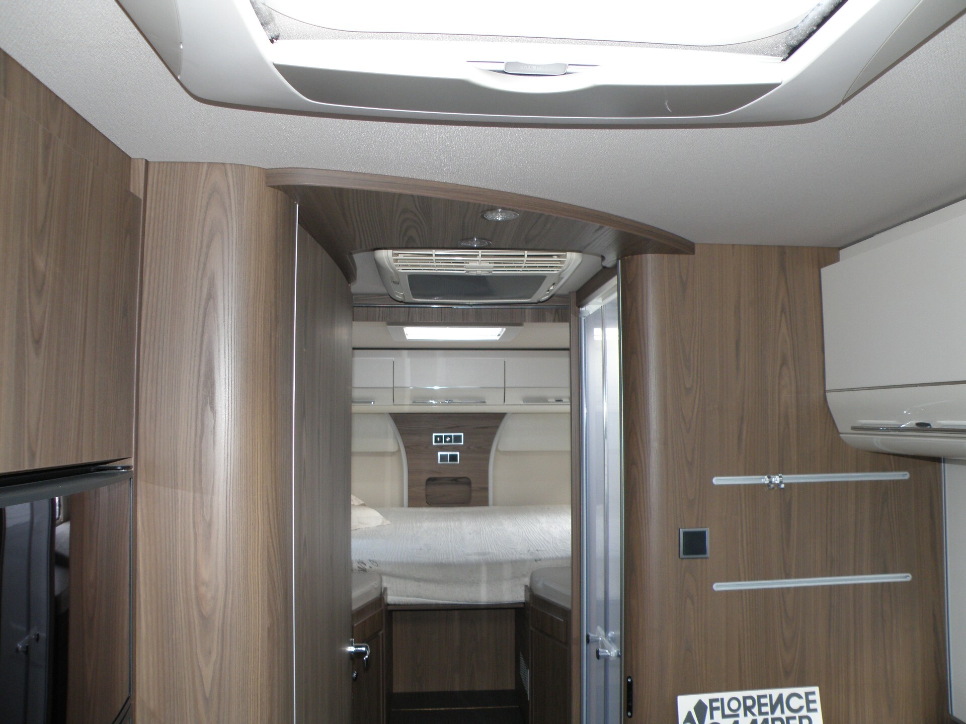 HYMER B 704 LETTO MATRIMONIALE IN CODA