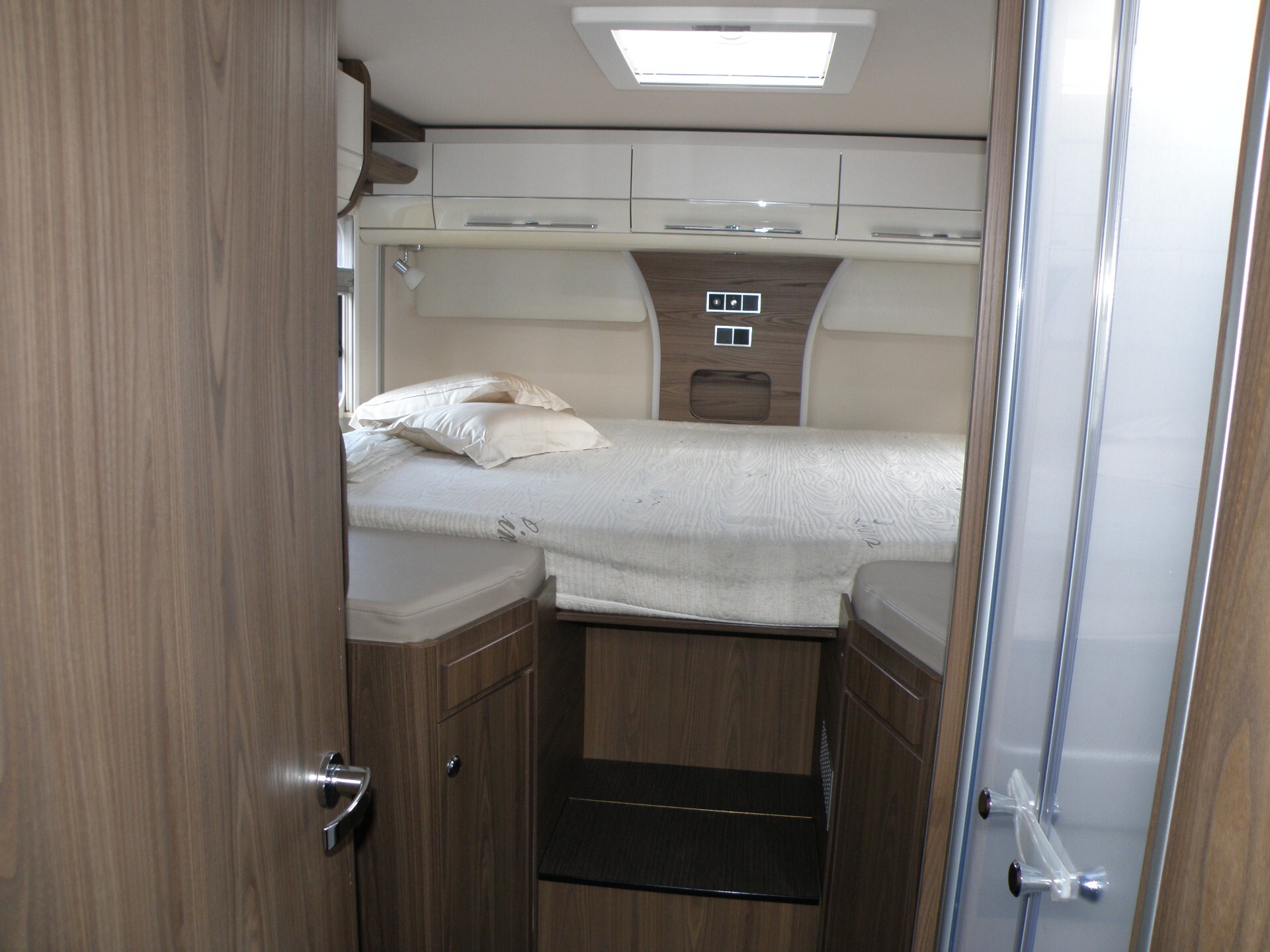 HYMER B 704 LETTO MATRIMONIALE IN CODA