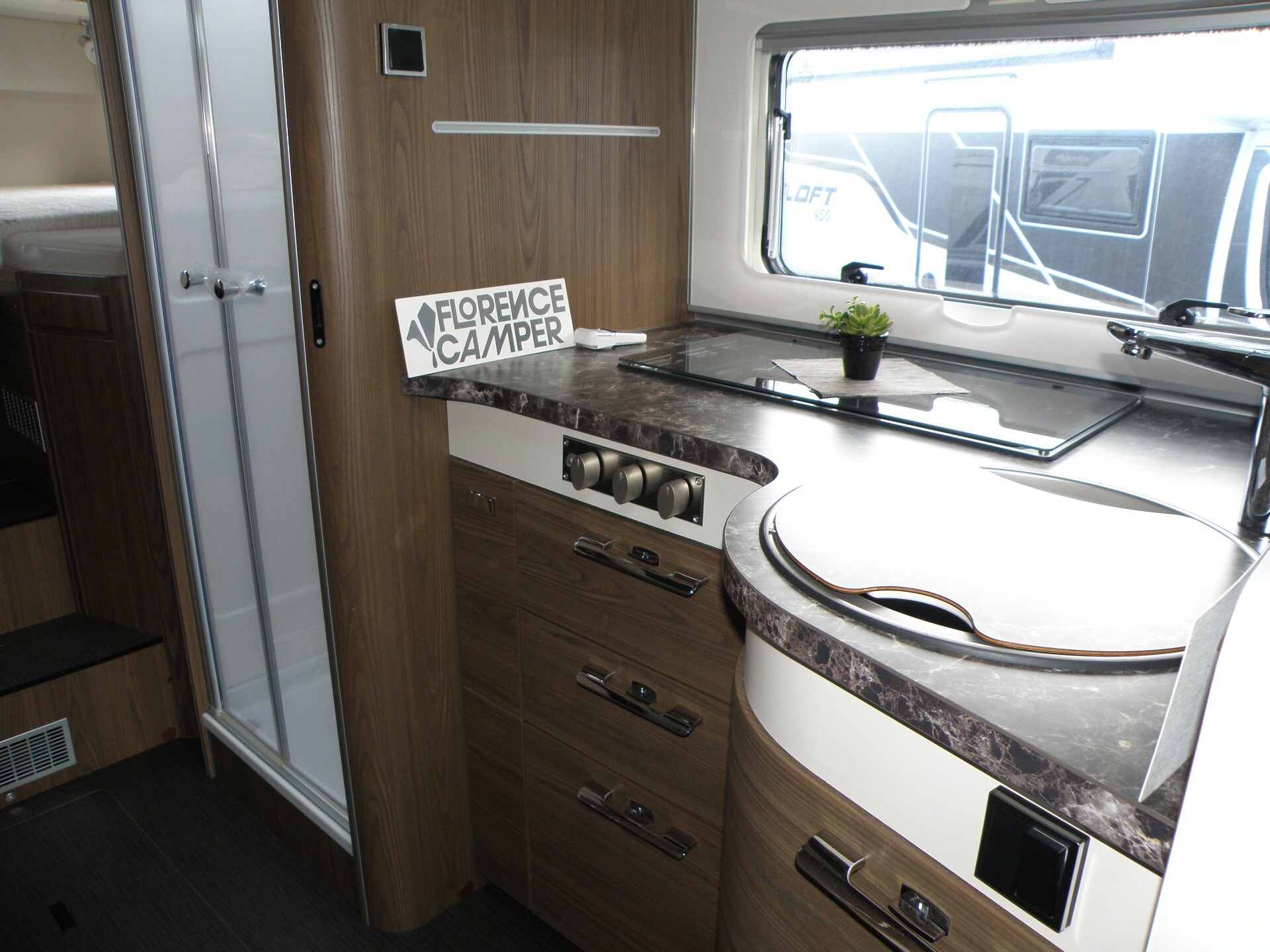 HYMER B 704 LETTO MATRIMONIALE IN CODA