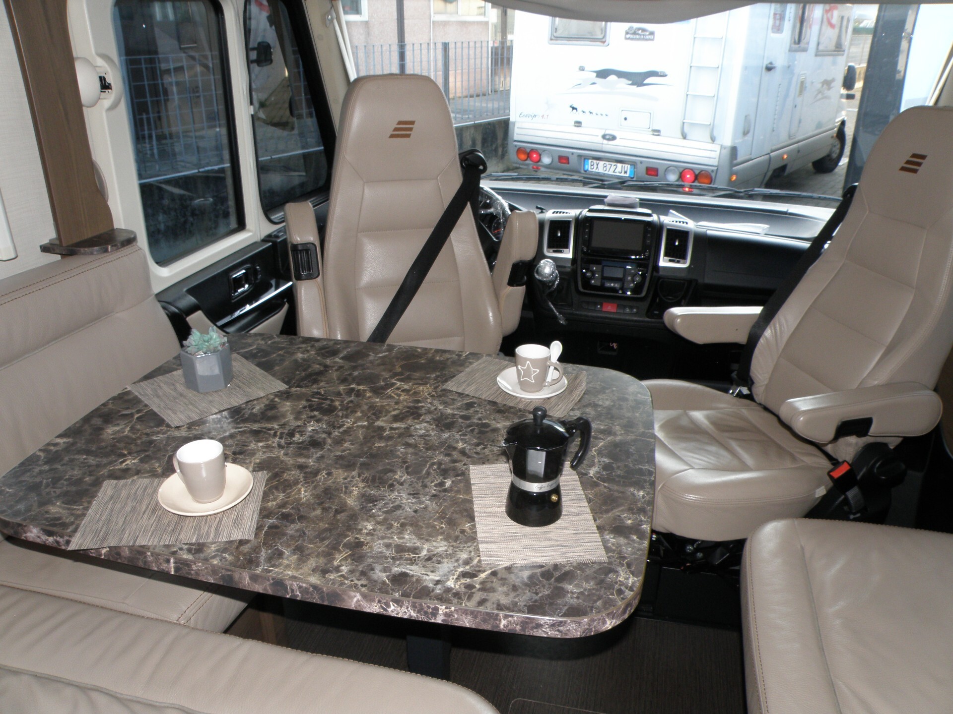 HYMER B 704 LETTO MATRIMONIALE IN CODA