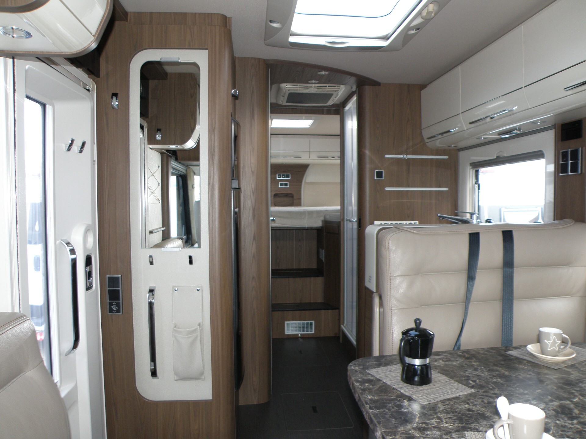 HYMER B 704 LETTO MATRIMONIALE IN CODA