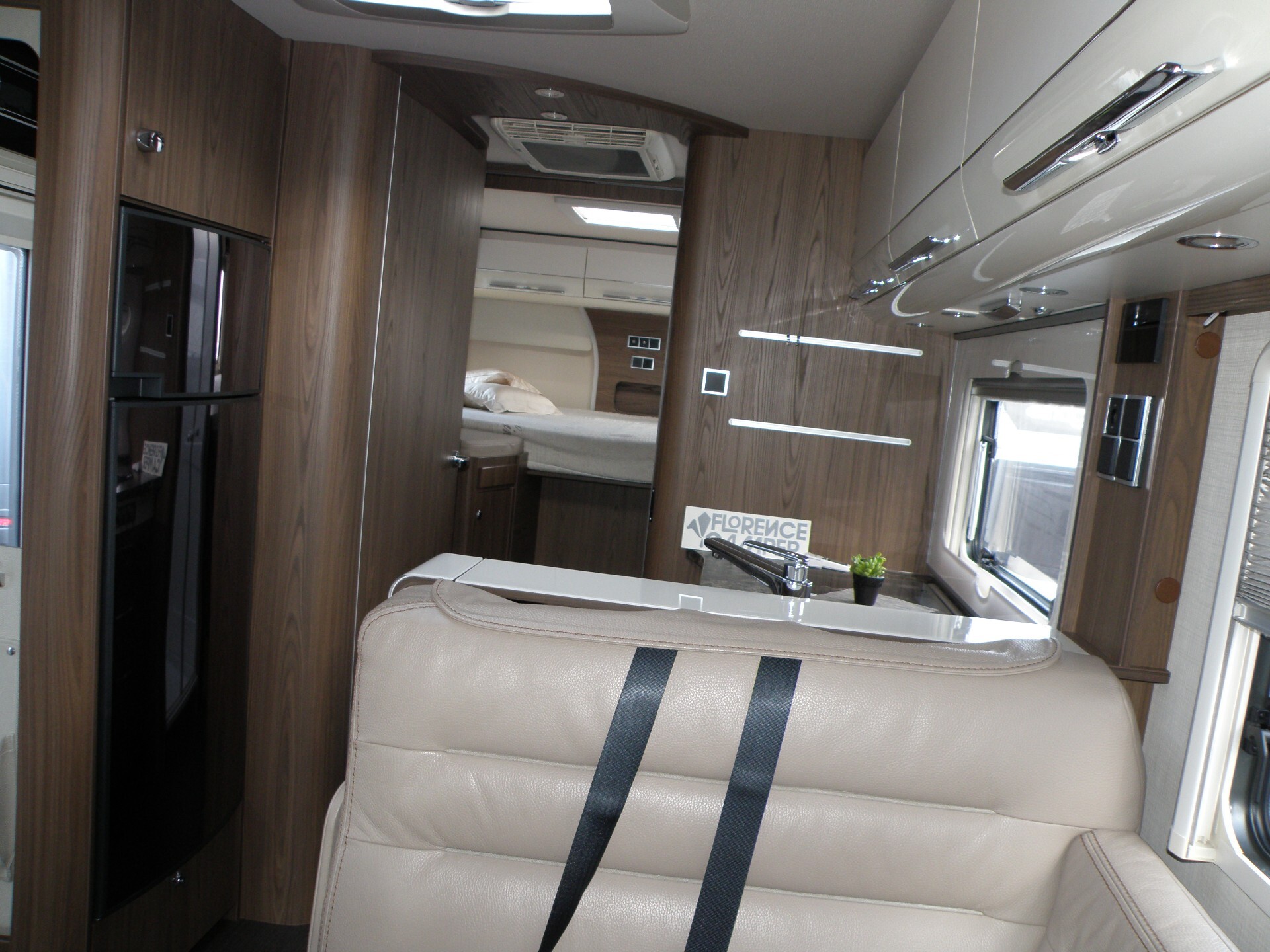 HYMER B 704 LETTO MATRIMONIALE IN CODA