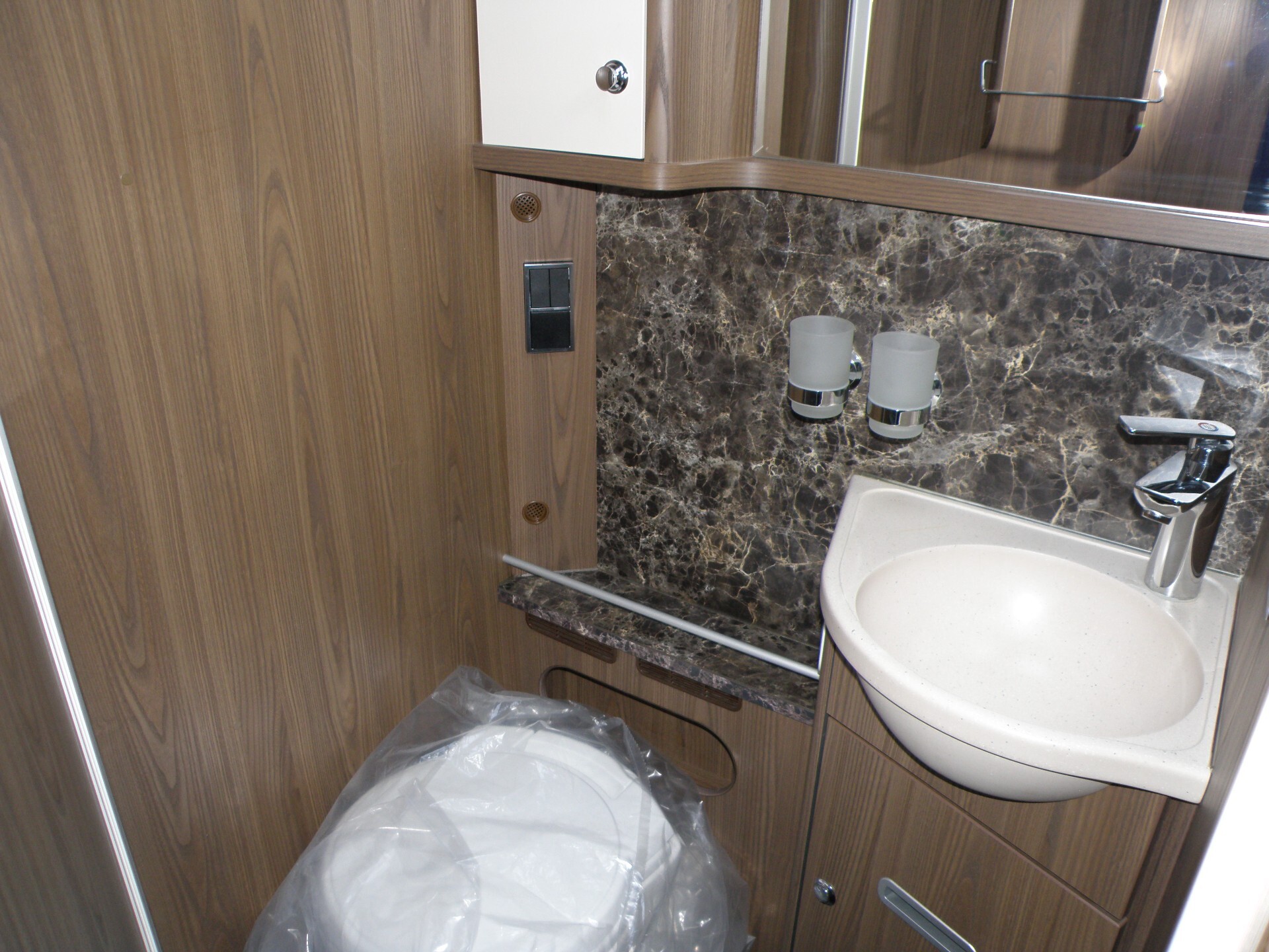 HYMER B 704 LETTO MATRIMONIALE IN CODA