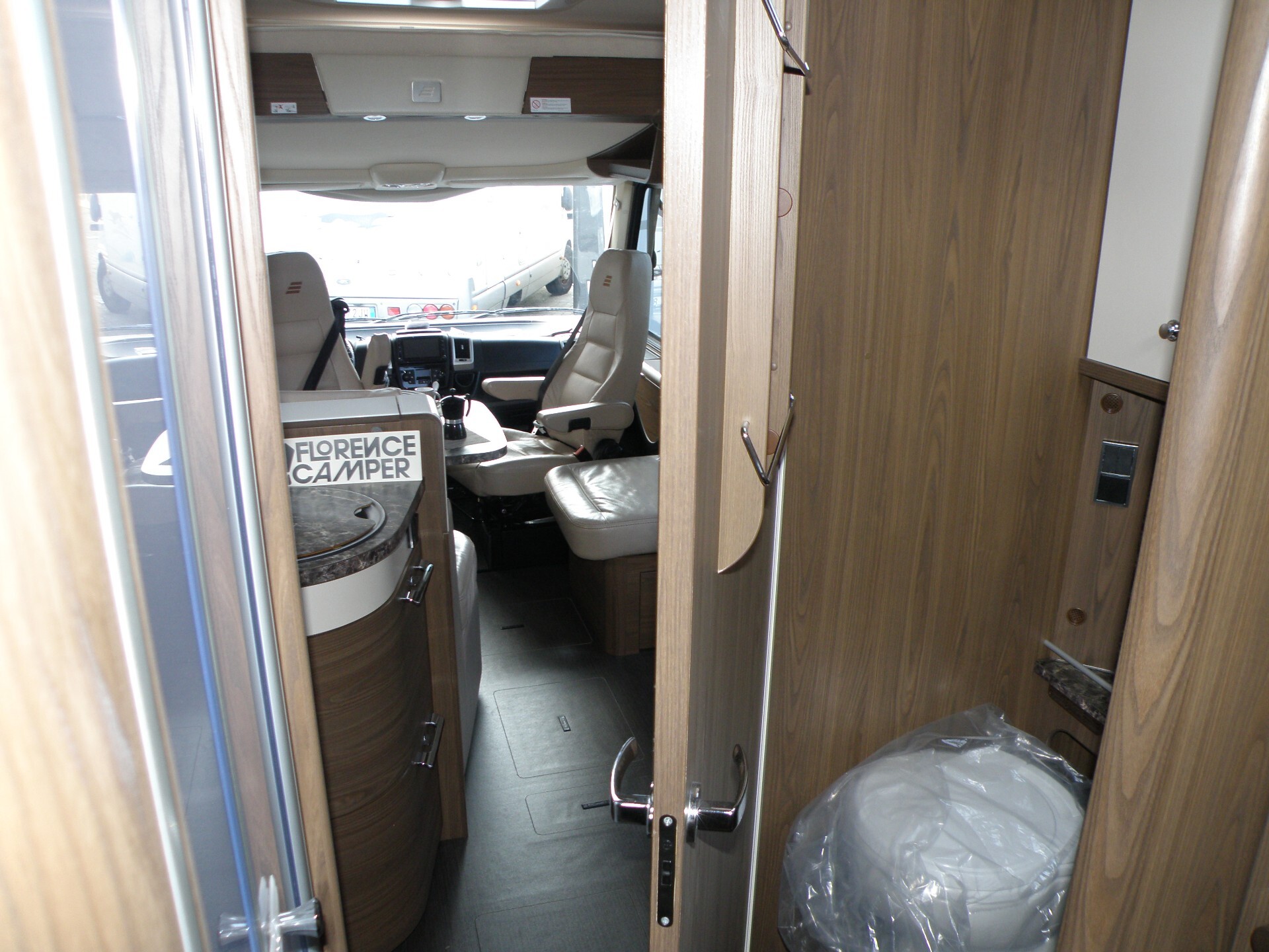 HYMER B 704 LETTO MATRIMONIALE IN CODA