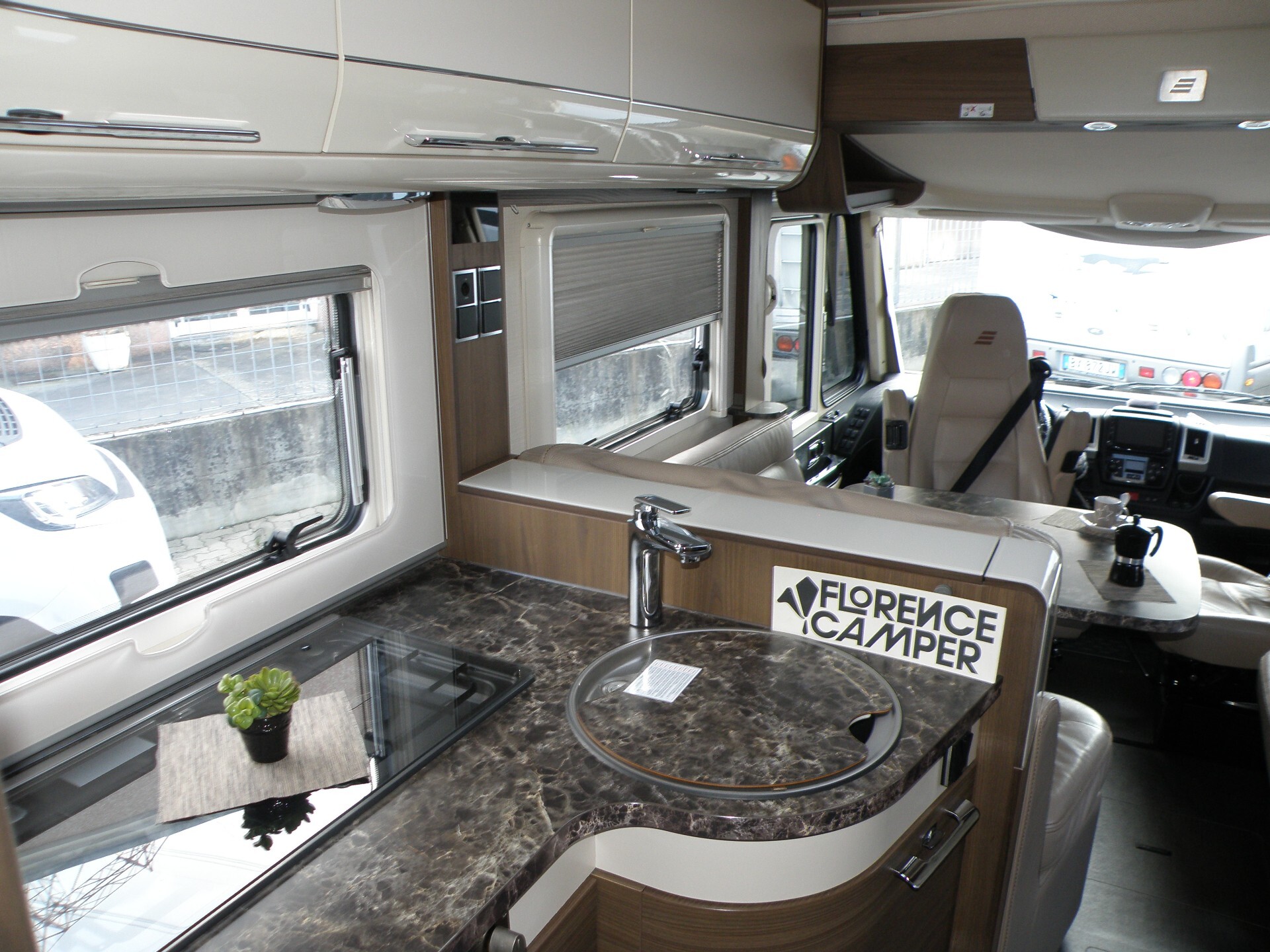 HYMER B 704 LETTO MATRIMONIALE IN CODA