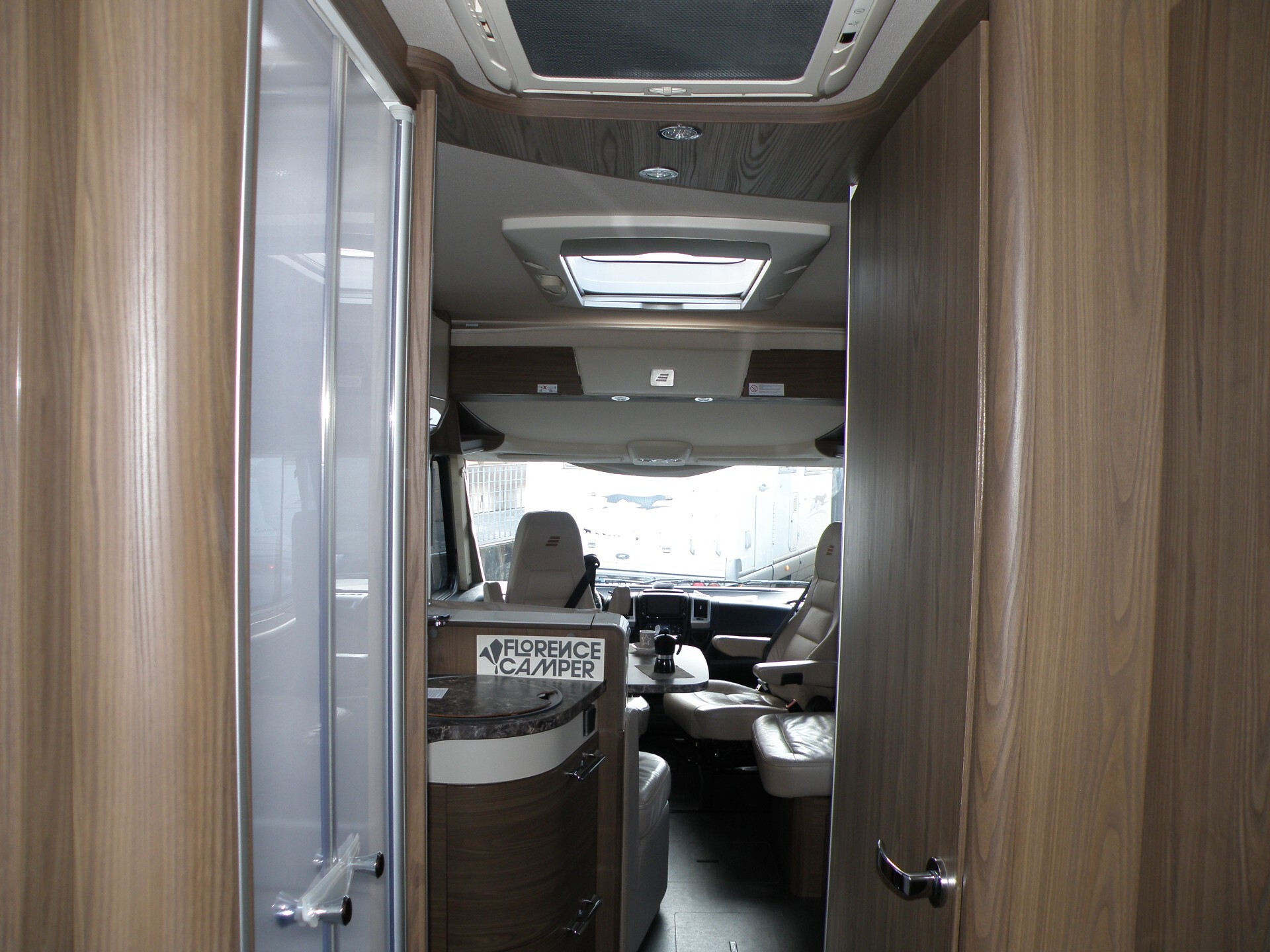 HYMER B 704 LETTO MATRIMONIALE IN CODA