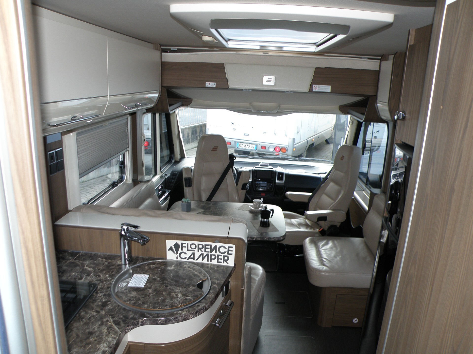 HYMER B 704 LETTO MATRIMONIALE IN CODA