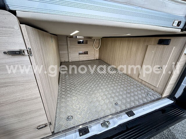 CI Kyros DUO XL Van 640 letto posteriore basculant