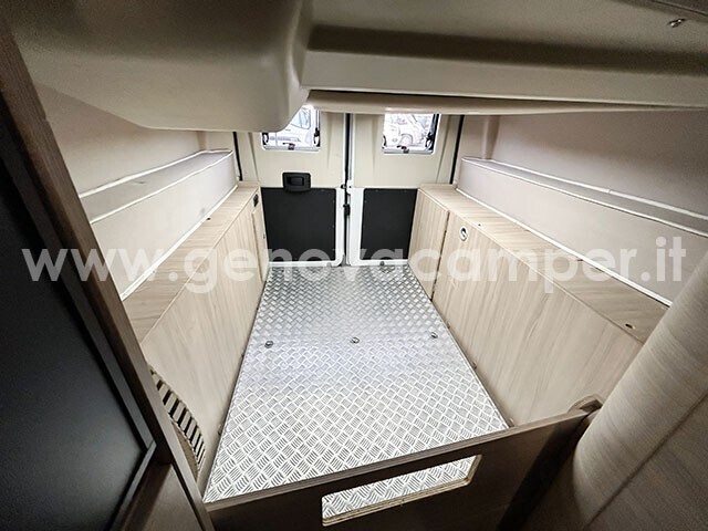 CI Kyros DUO XL Van 640 letto posteriore basculant