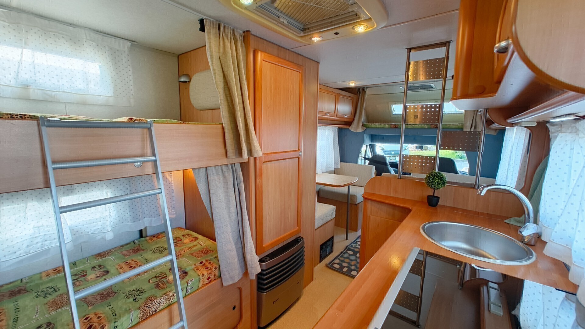 Elnagh DORAL MANSARDATO CON DOPPIA DINETTE CAMPER