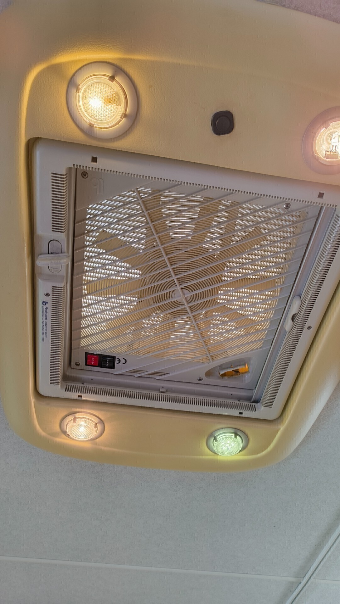Elnagh DORAL MANSARDATO CON DOPPIA DINETTE CAMPER