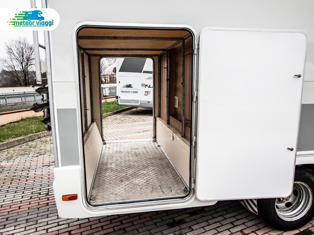 Camper Mansardato 6 posti Rimor Superbrig