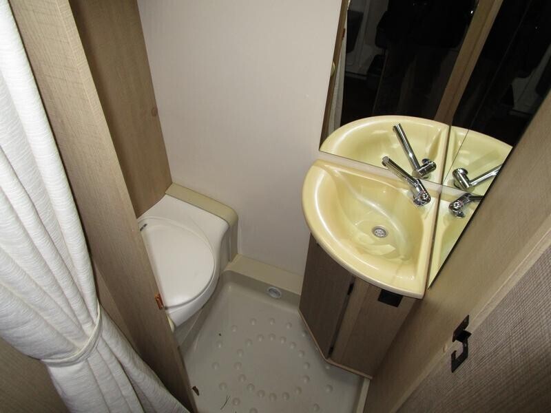 Burstner Premio 495 TK 2013, 6 posti letto moover