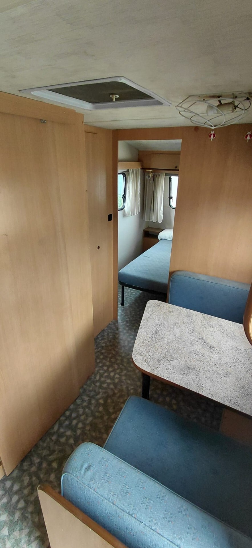 Roller Team caravan 5 posti letto con tettoia