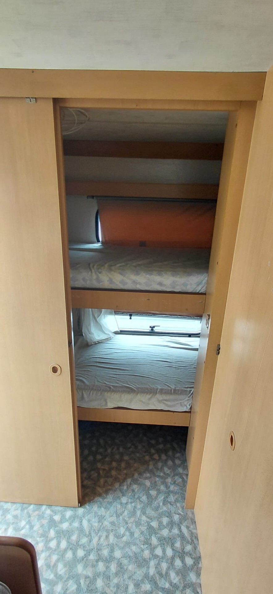 Roller Team caravan 5 posti letto con tettoia