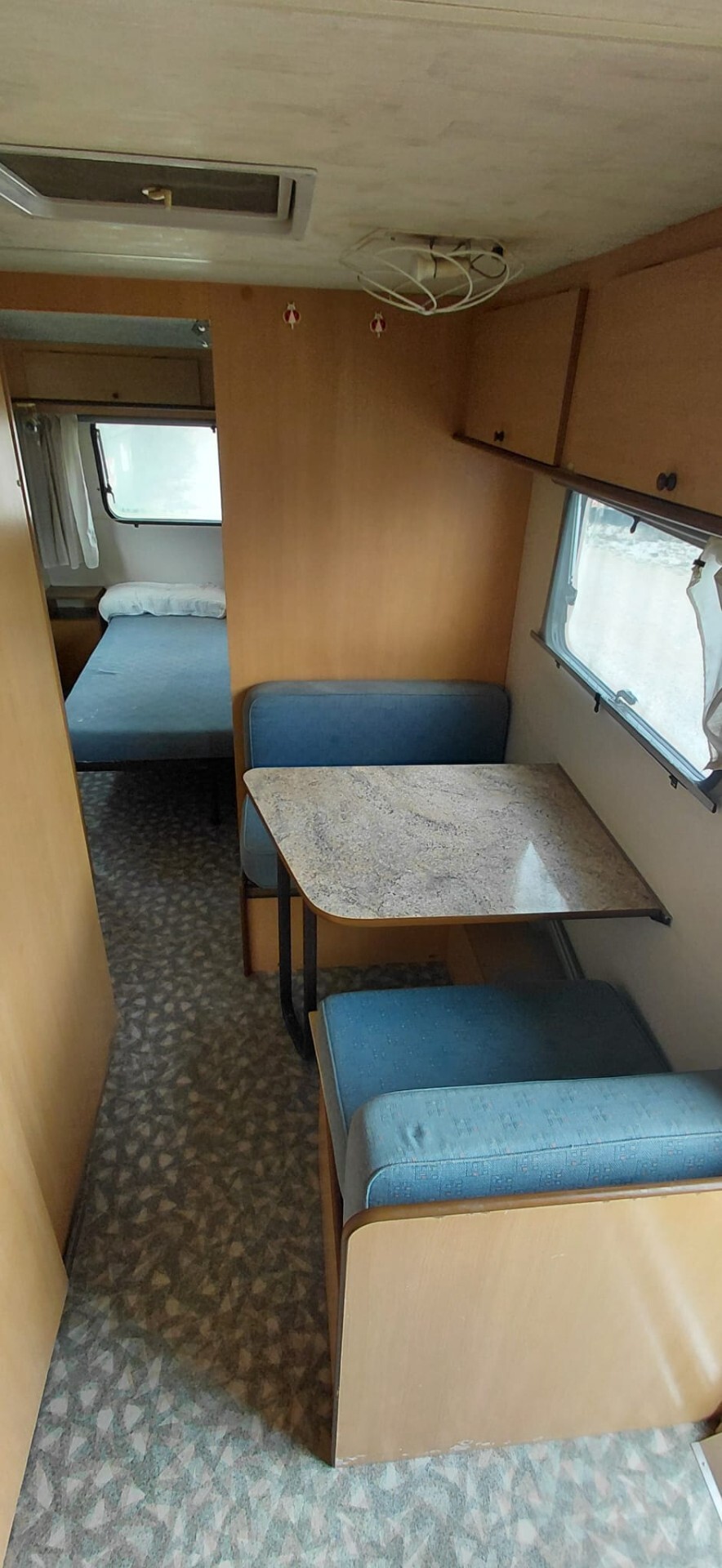 Roller Team caravan 5 posti letto con tettoia