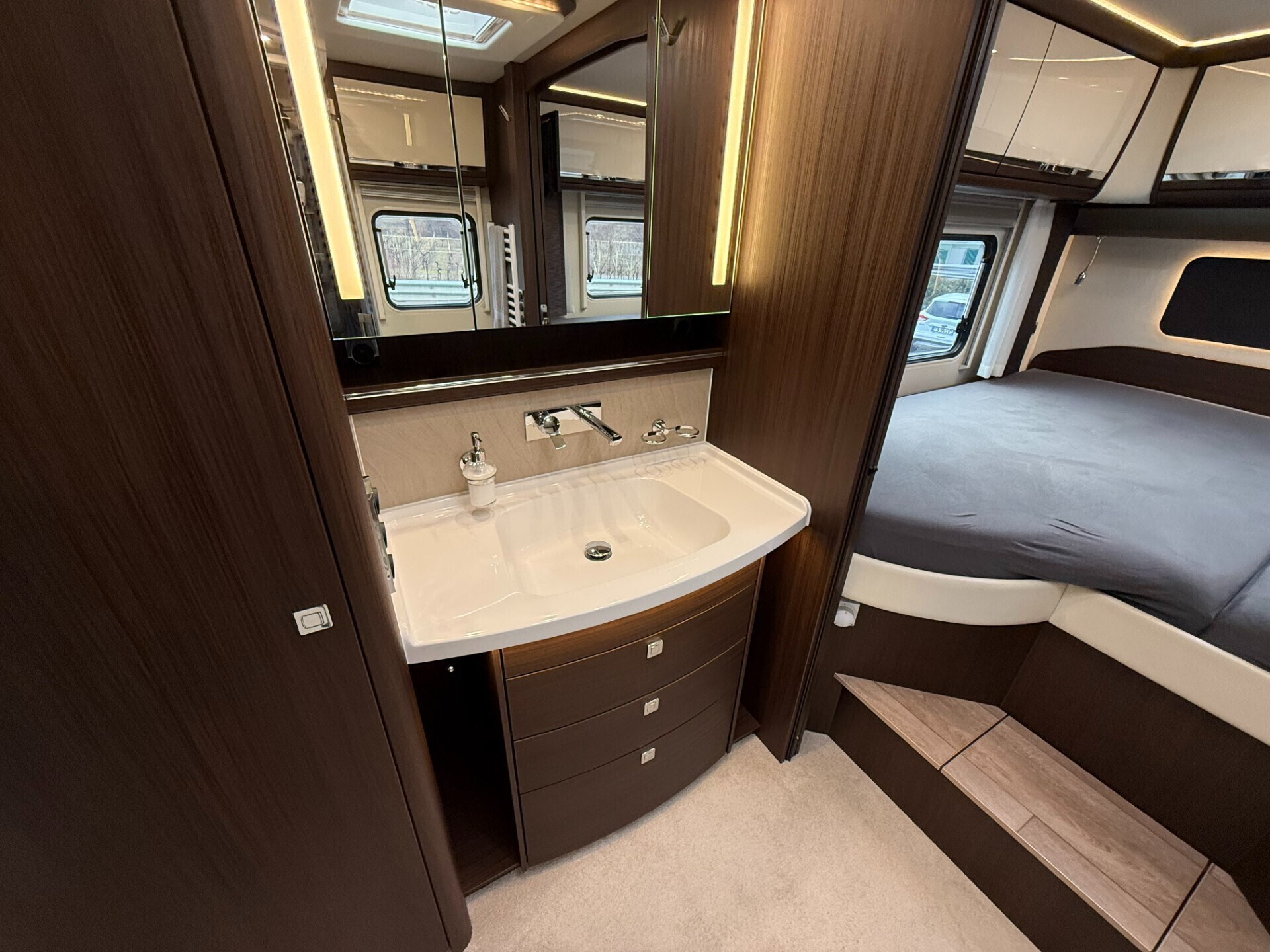 Morelo Palace Liner 85 L