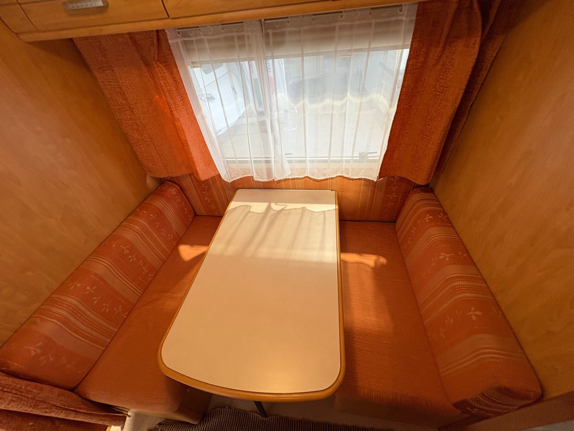 Caravelair Caravan Luxe 426-posti 6-stufa