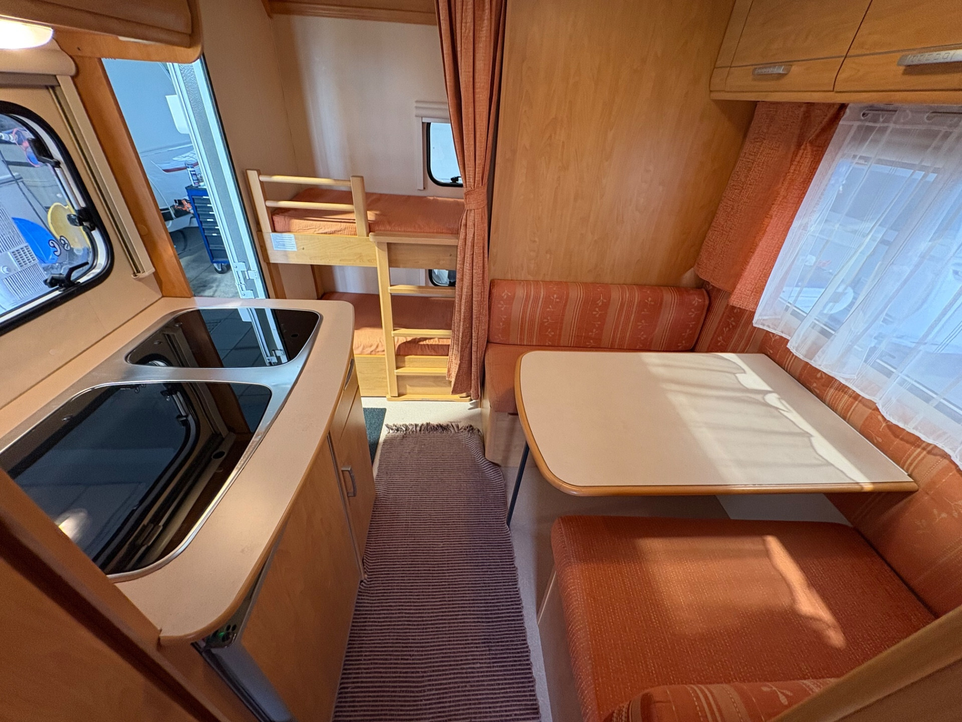 Caravelair Caravan Luxe 426-posti 6-stufa
