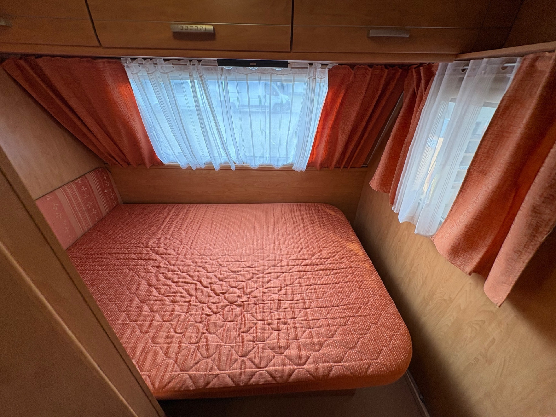 Caravelair Caravan Luxe 426-posti 6-stufa