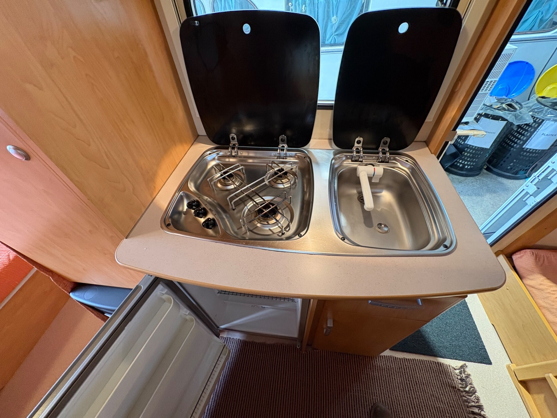 Caravelair Caravan Luxe 426-posti 6-stufa
