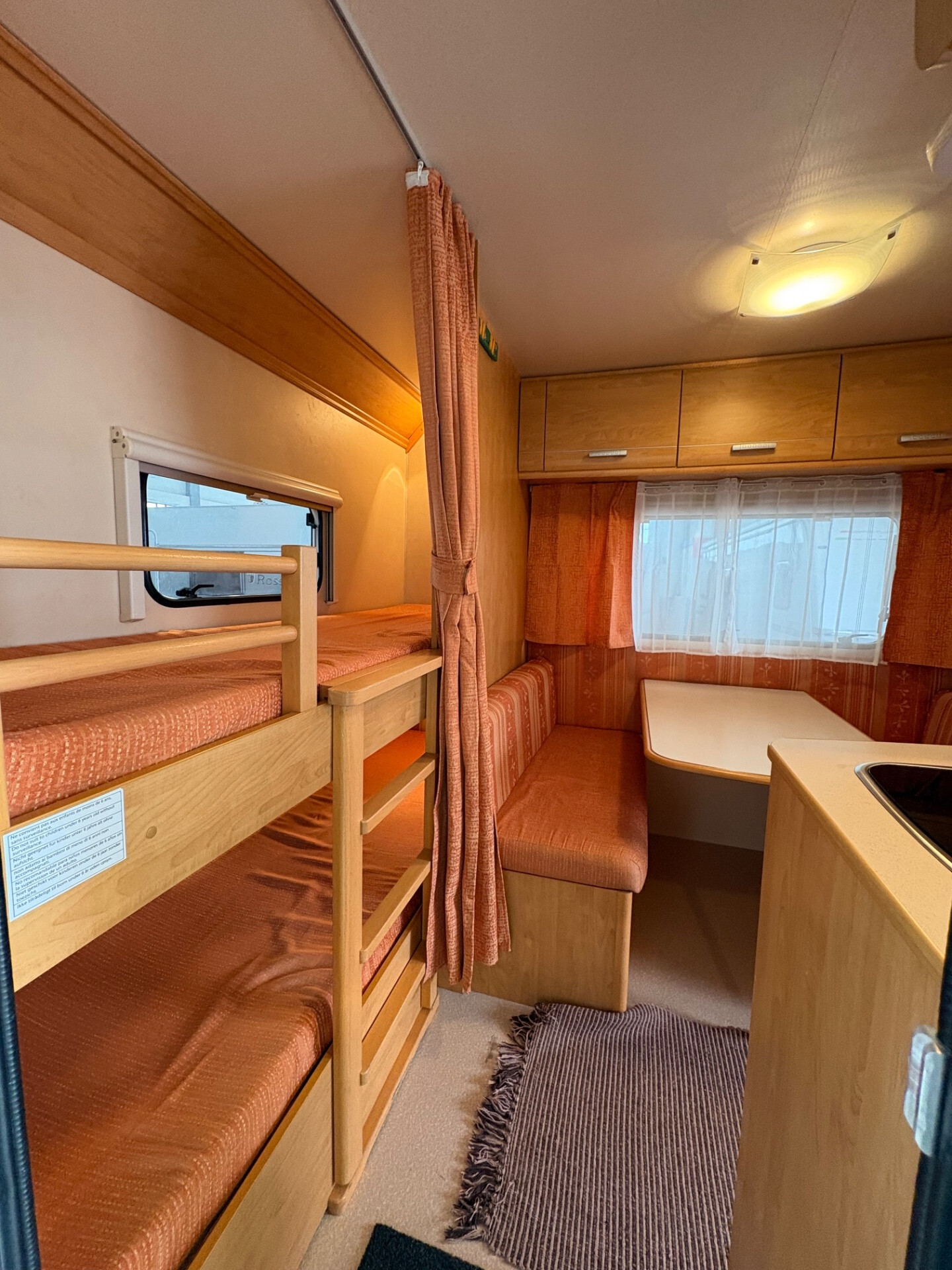 Caravelair Caravan Luxe 426-posti 6-stufa