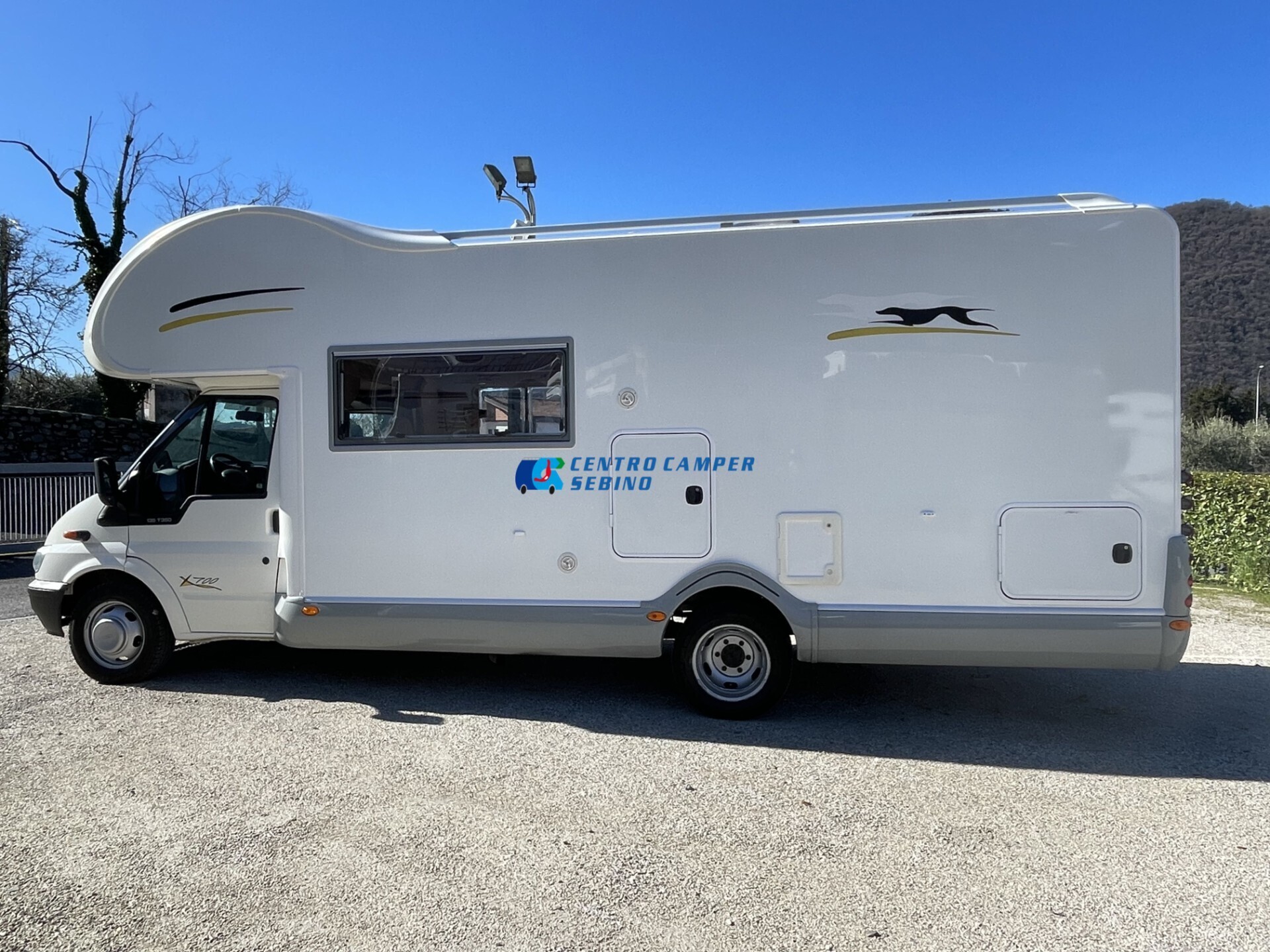 Laika X700 camper mansardato gemellato posteriore