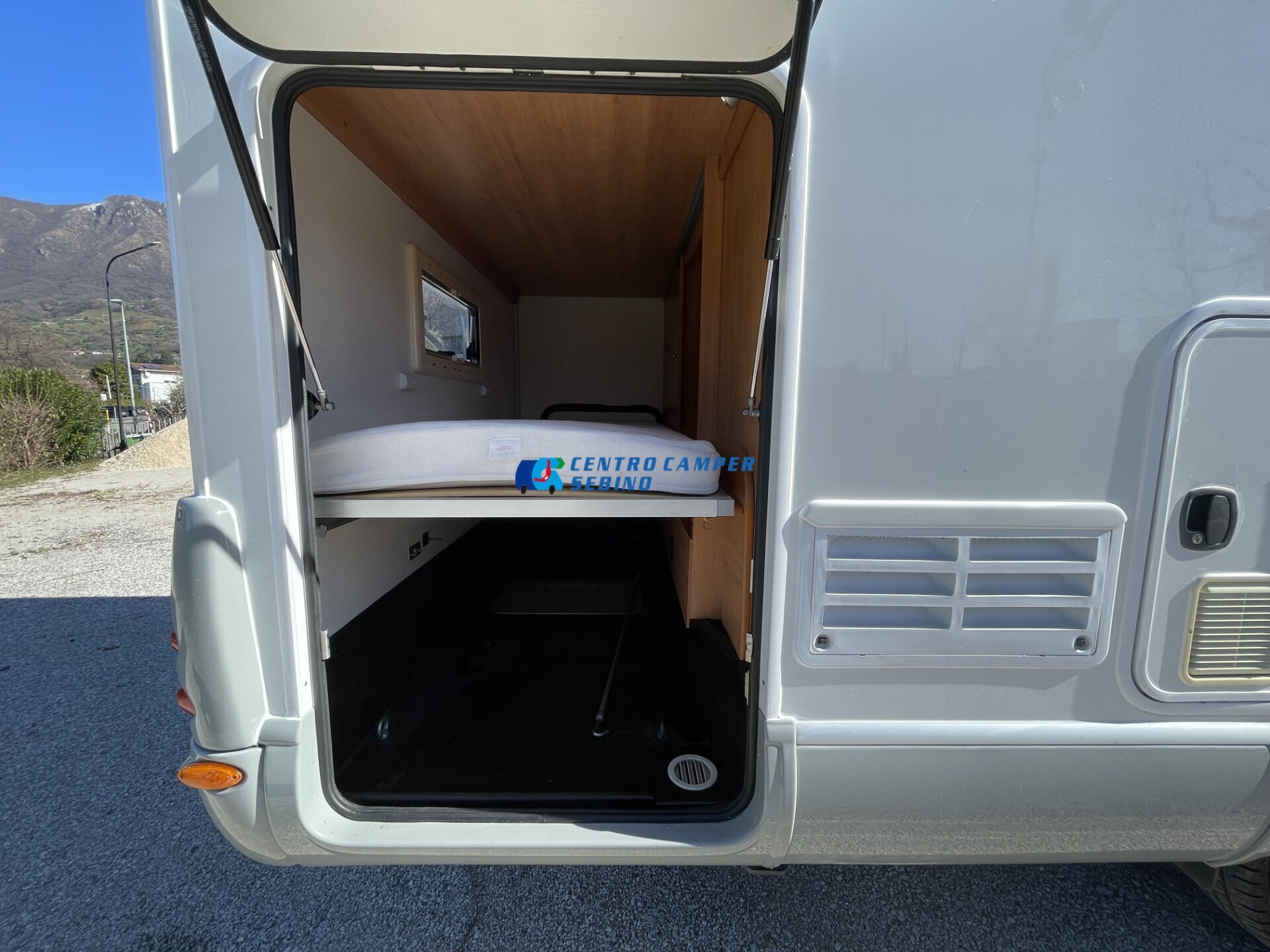 Laika X700 camper mansardato gemellato posteriore