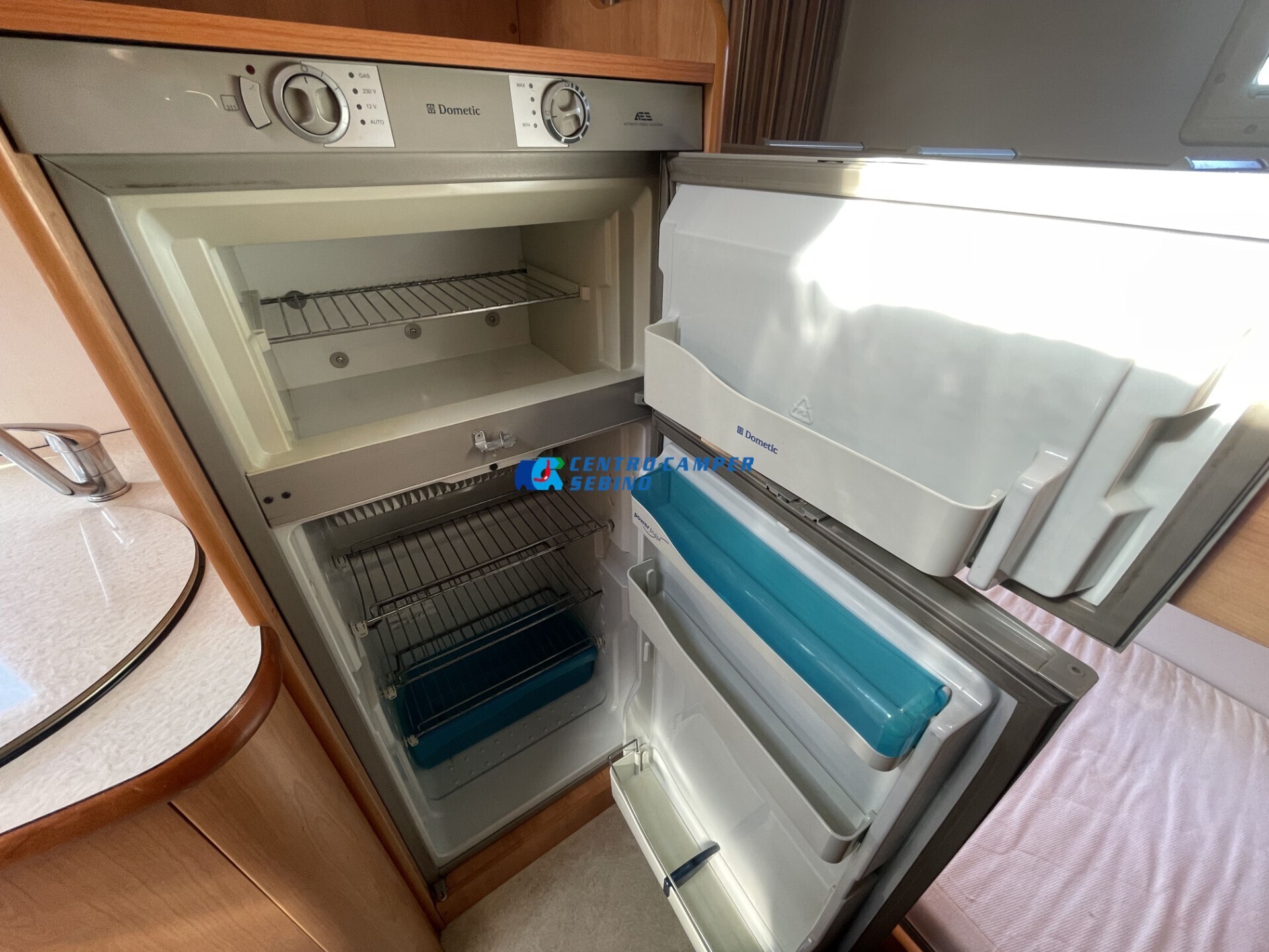 Laika X700 camper mansardato gemellato posteriore