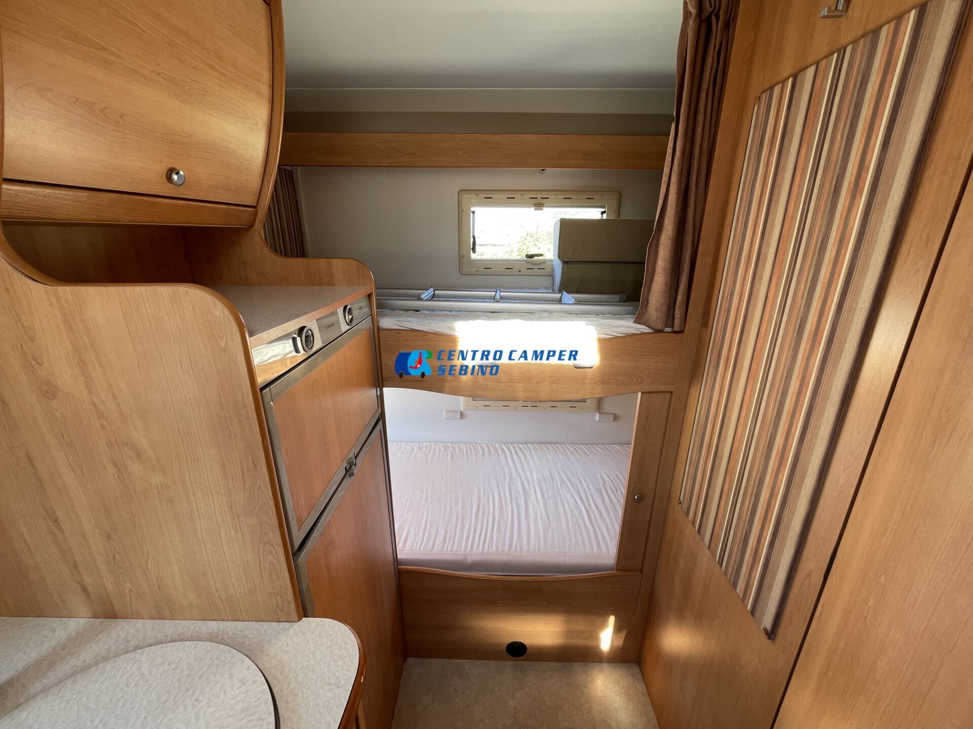 Laika X700 camper mansardato gemellato posteriore