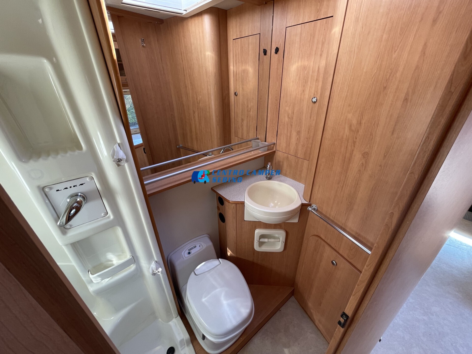 Laika X700 camper mansardato gemellato posteriore