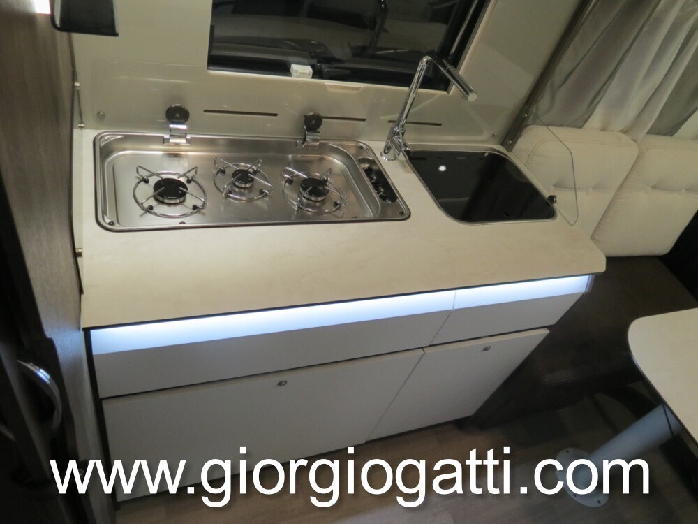 CAMPER MOTORHOME BENIMAR AMPHITRYON 997 CON LETTO 