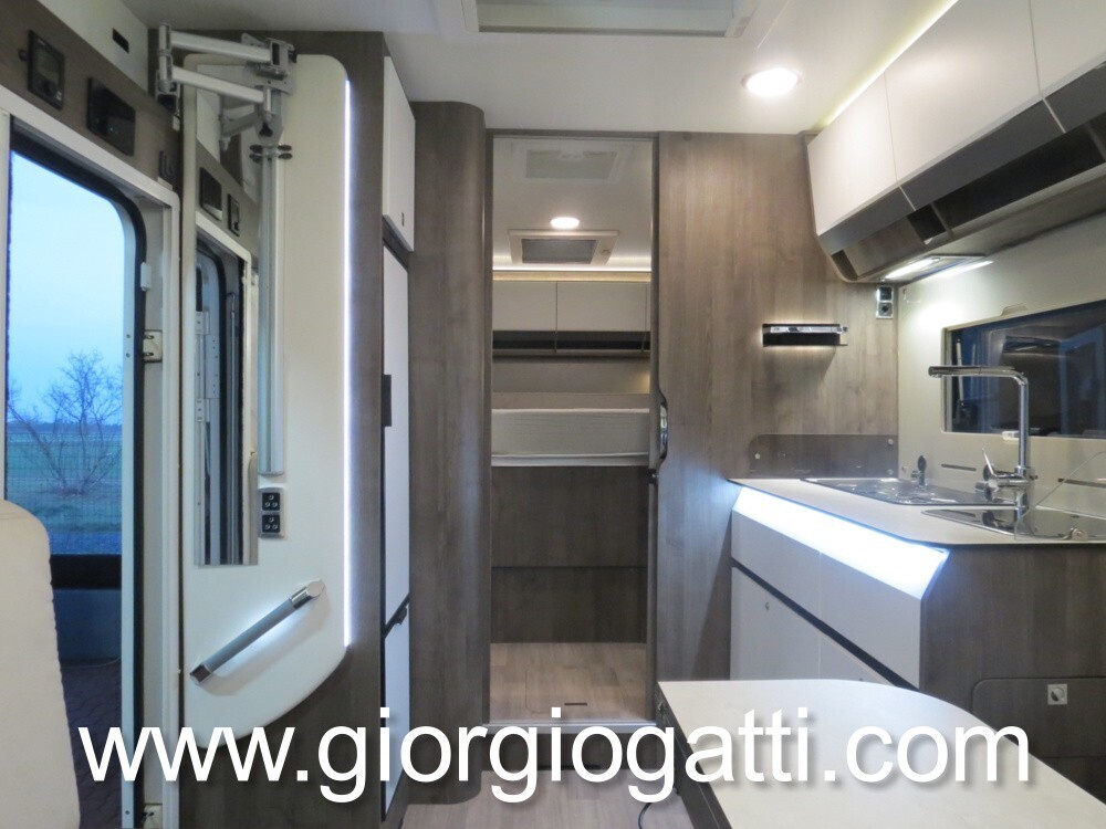 CAMPER MOTORHOME BENIMAR AMPHITRYON 997 CON LETTO 