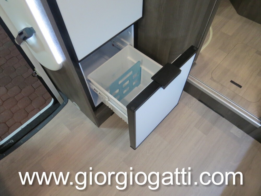 CAMPER MOTORHOME BENIMAR AMPHITRYON 997 CON LETTO 