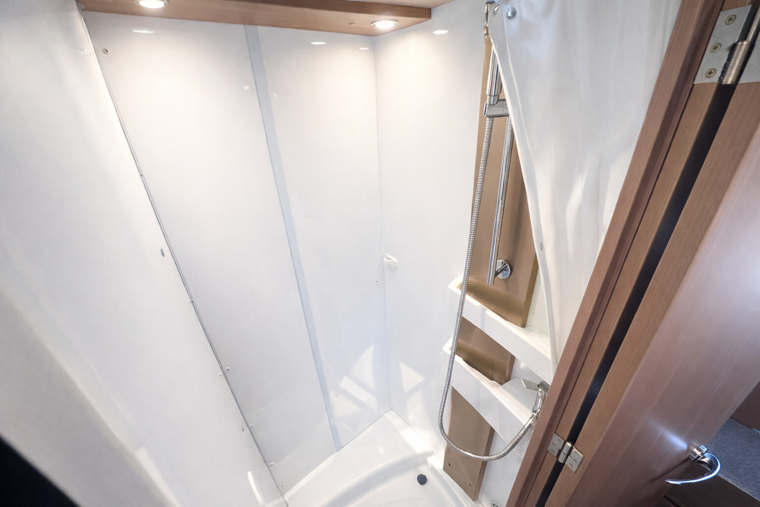 MOTORHOME BUERSTNER IXEO I 690 G - LETTI GEMELLI, 
