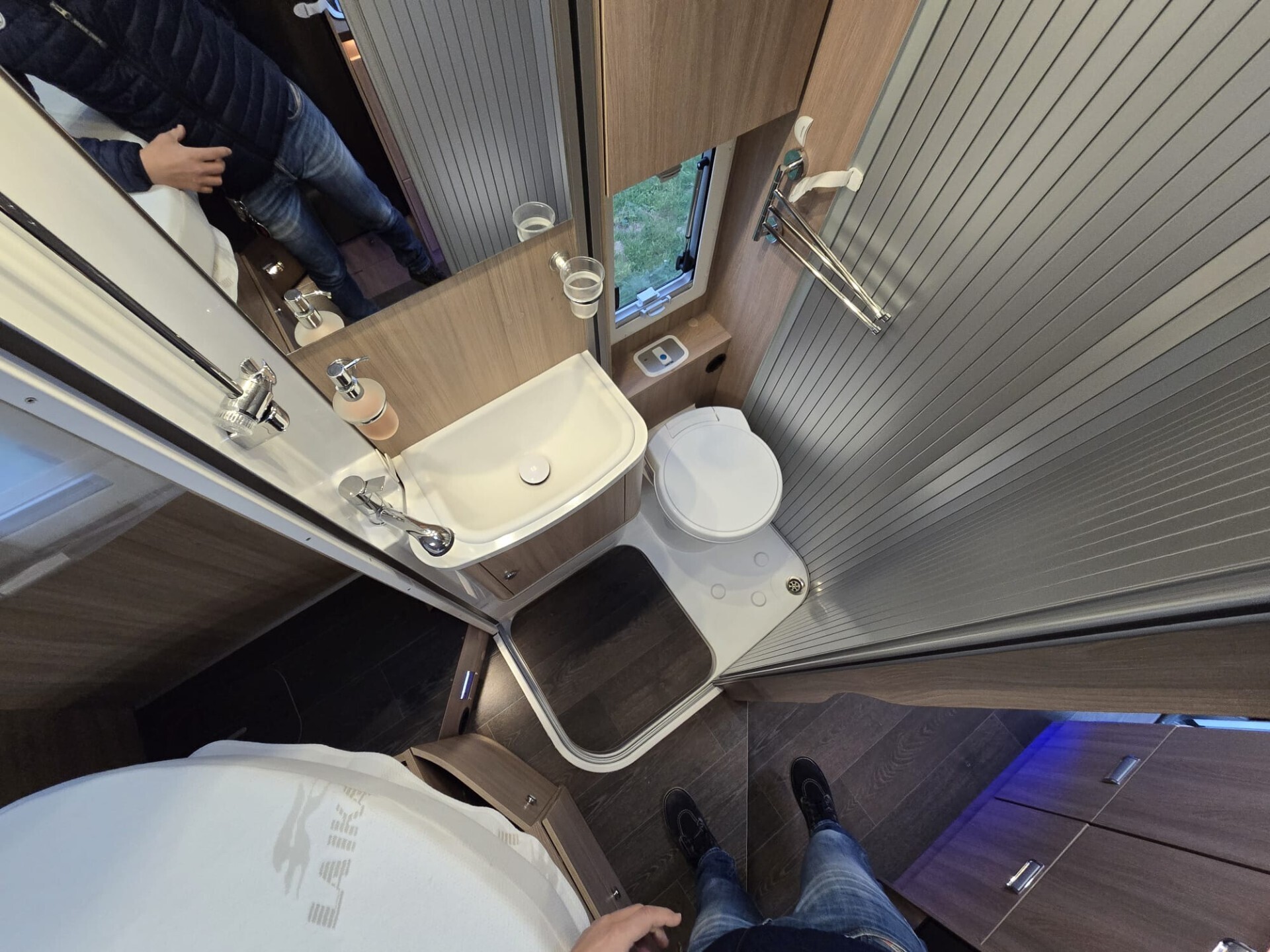 Laika ECOVIP 112 CAMPER SEMINTEGRALE LETTO NAUTICO