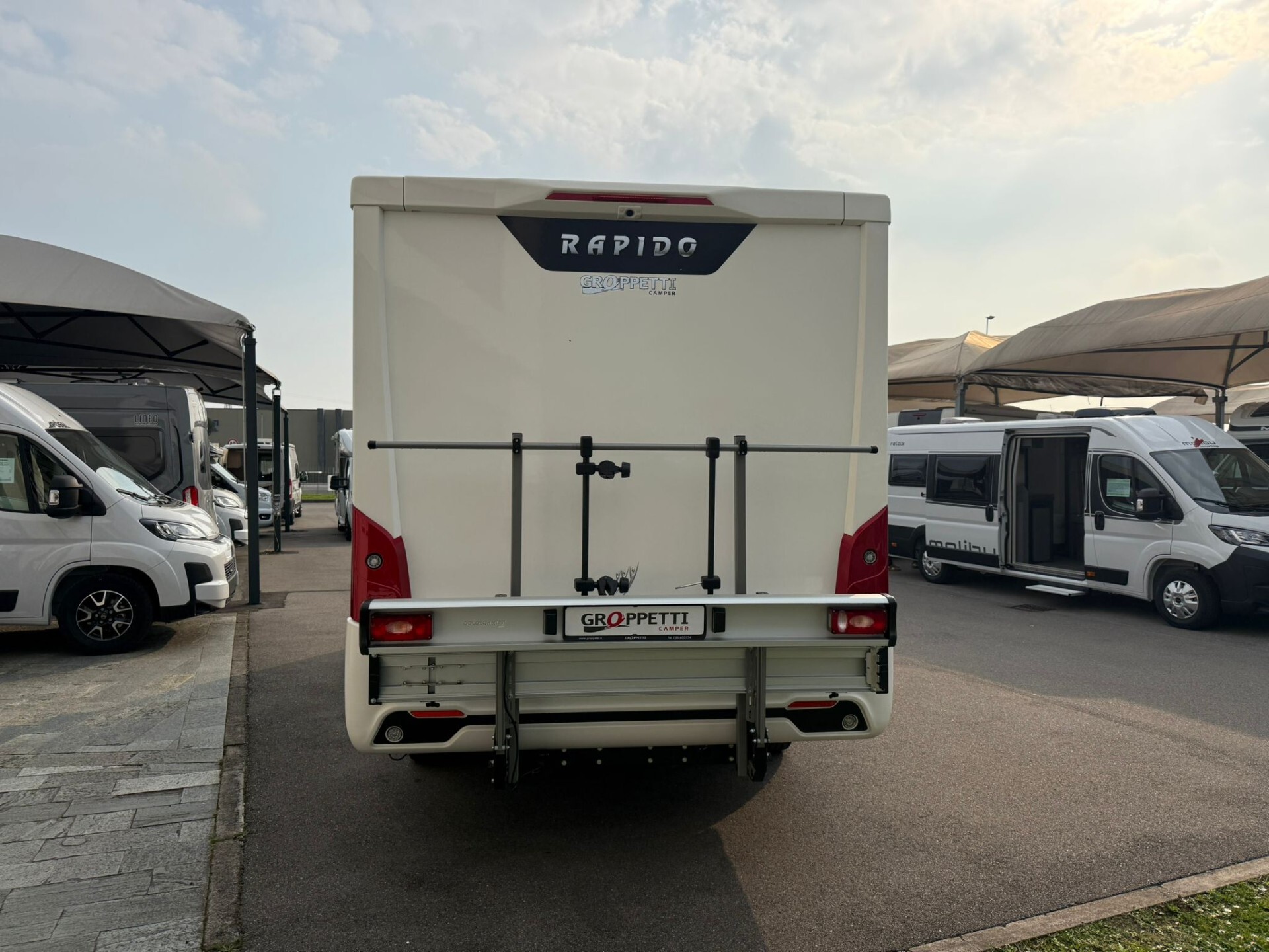 Rapido 854F motorhome dimette in coda