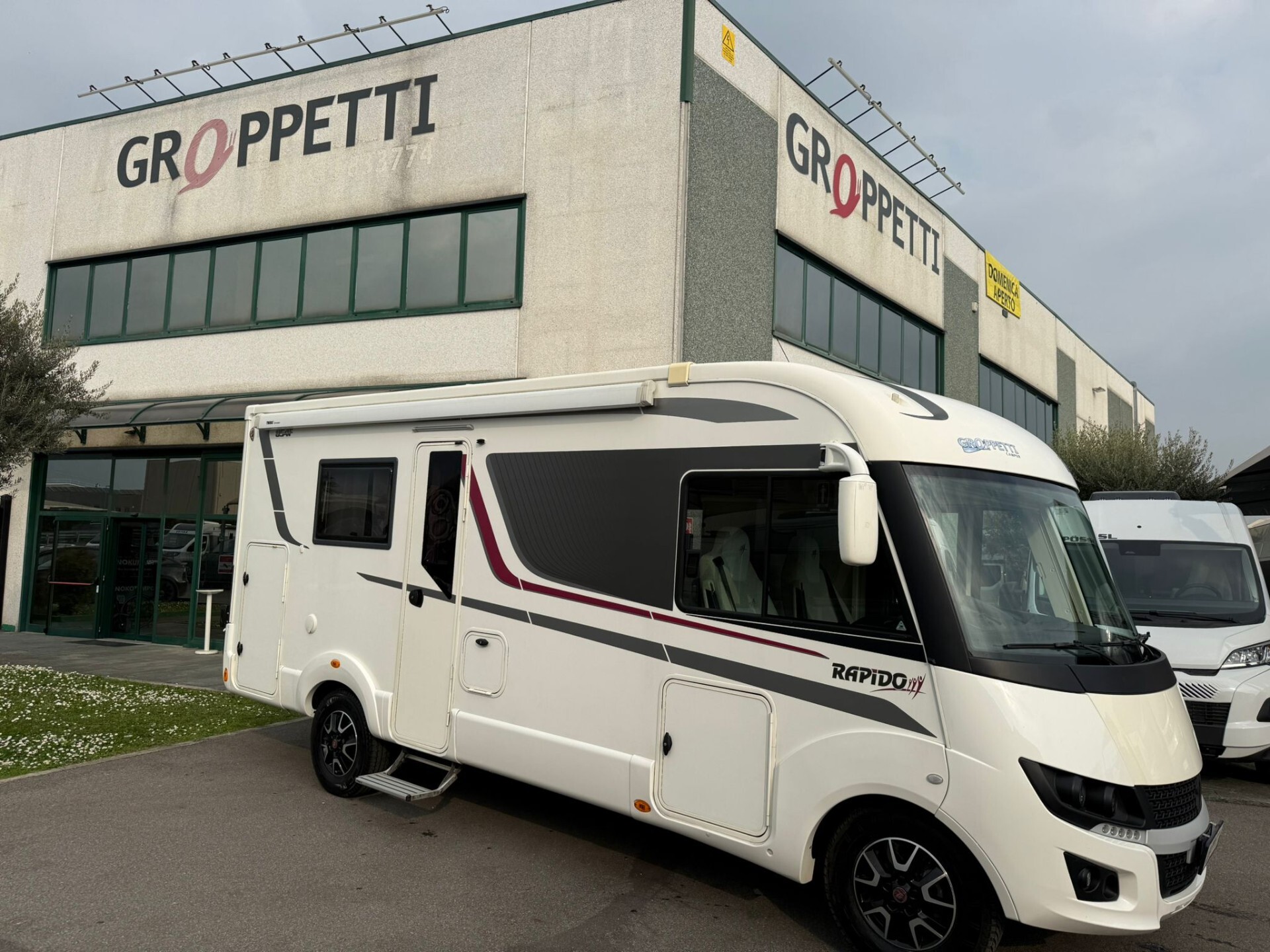 Rapido 854F motorhome dimette in coda